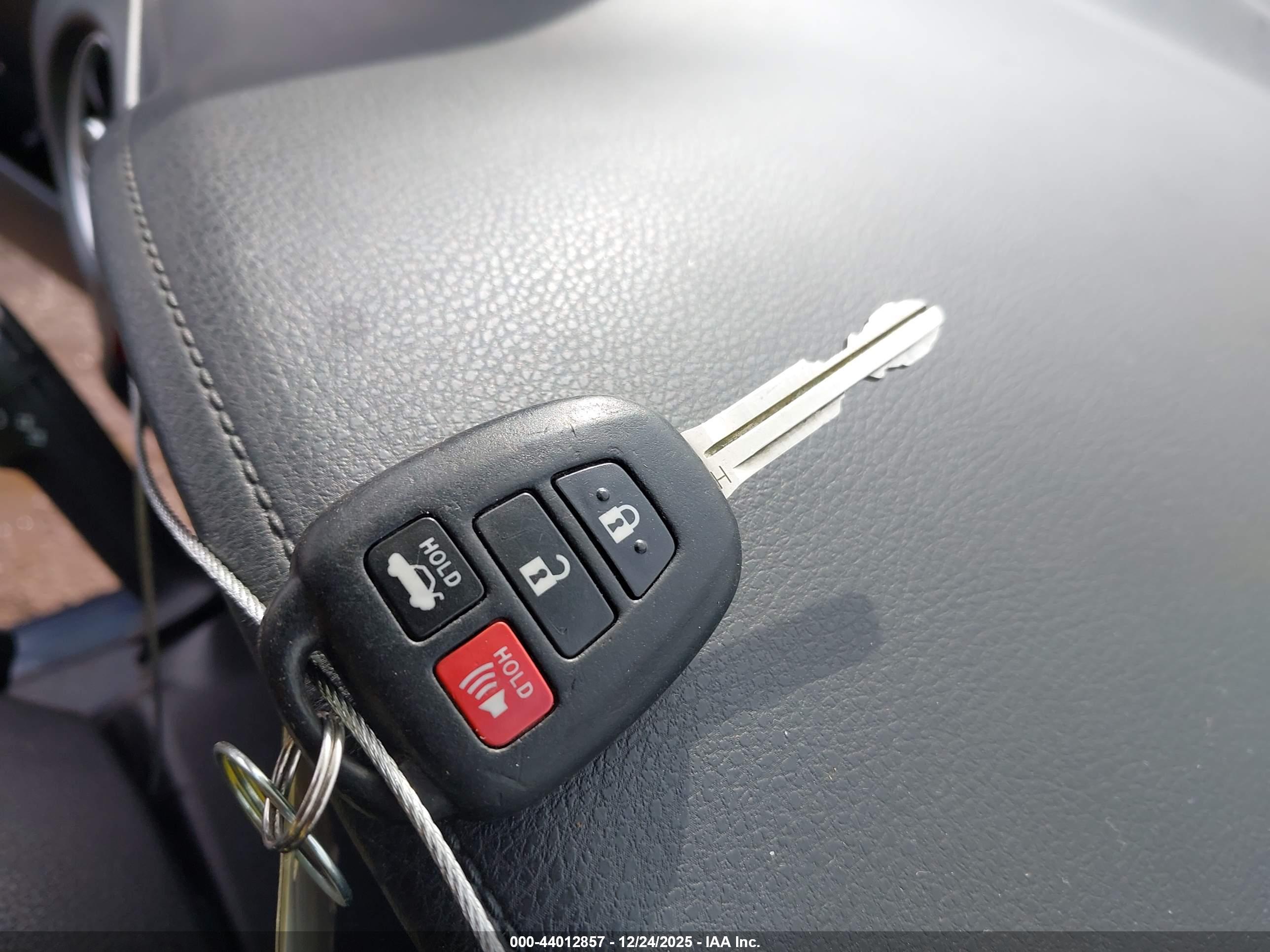 TOYOTA COROLLA image 11