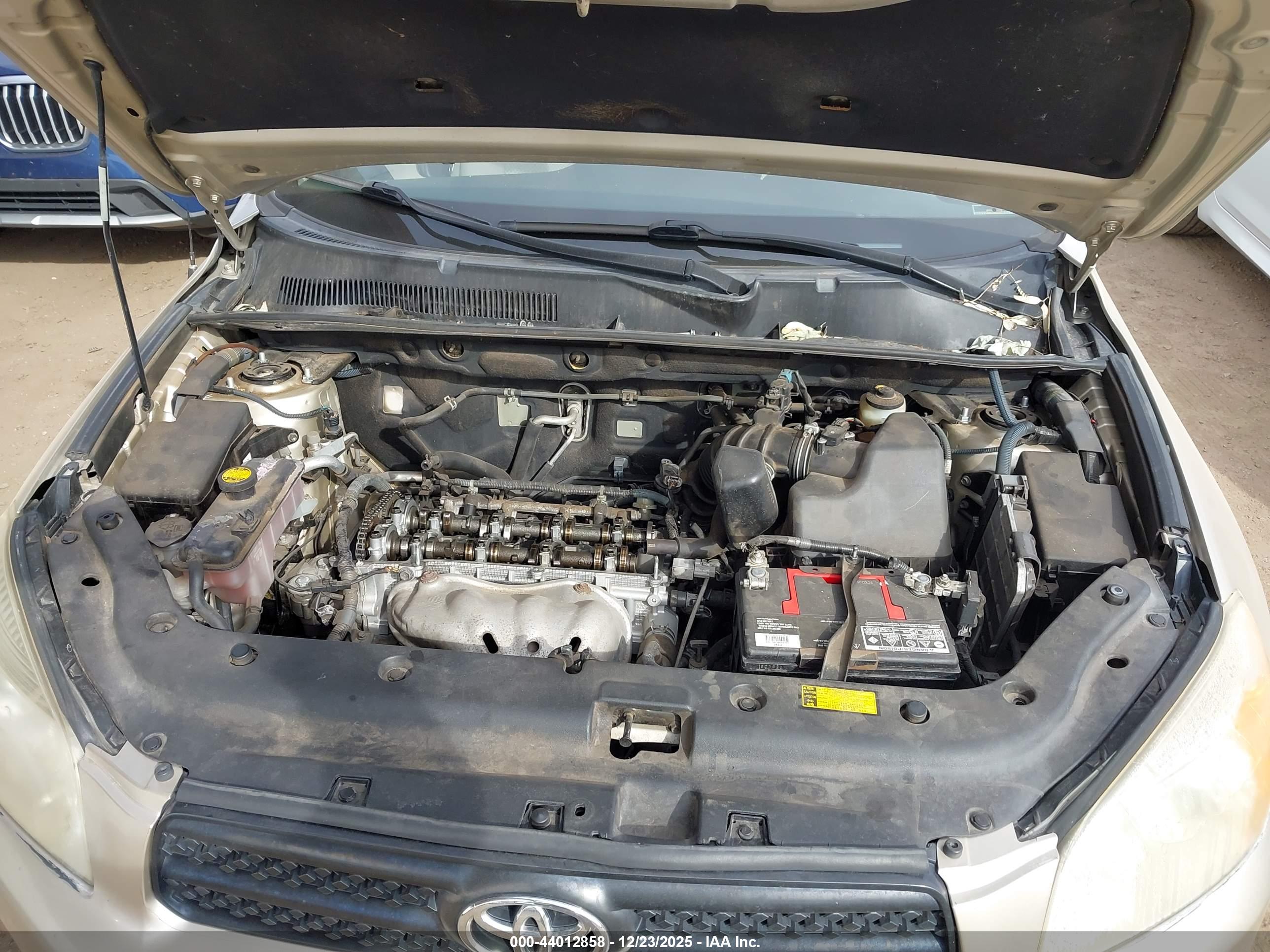 TOYOTA RAV4 image 10
