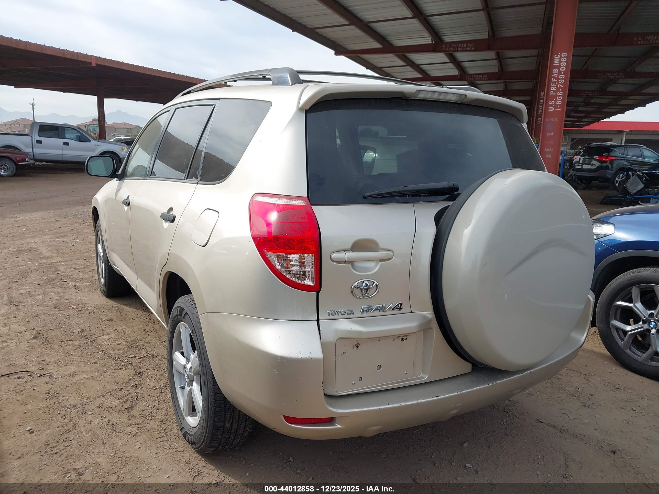 TOYOTA RAV4 image 3
