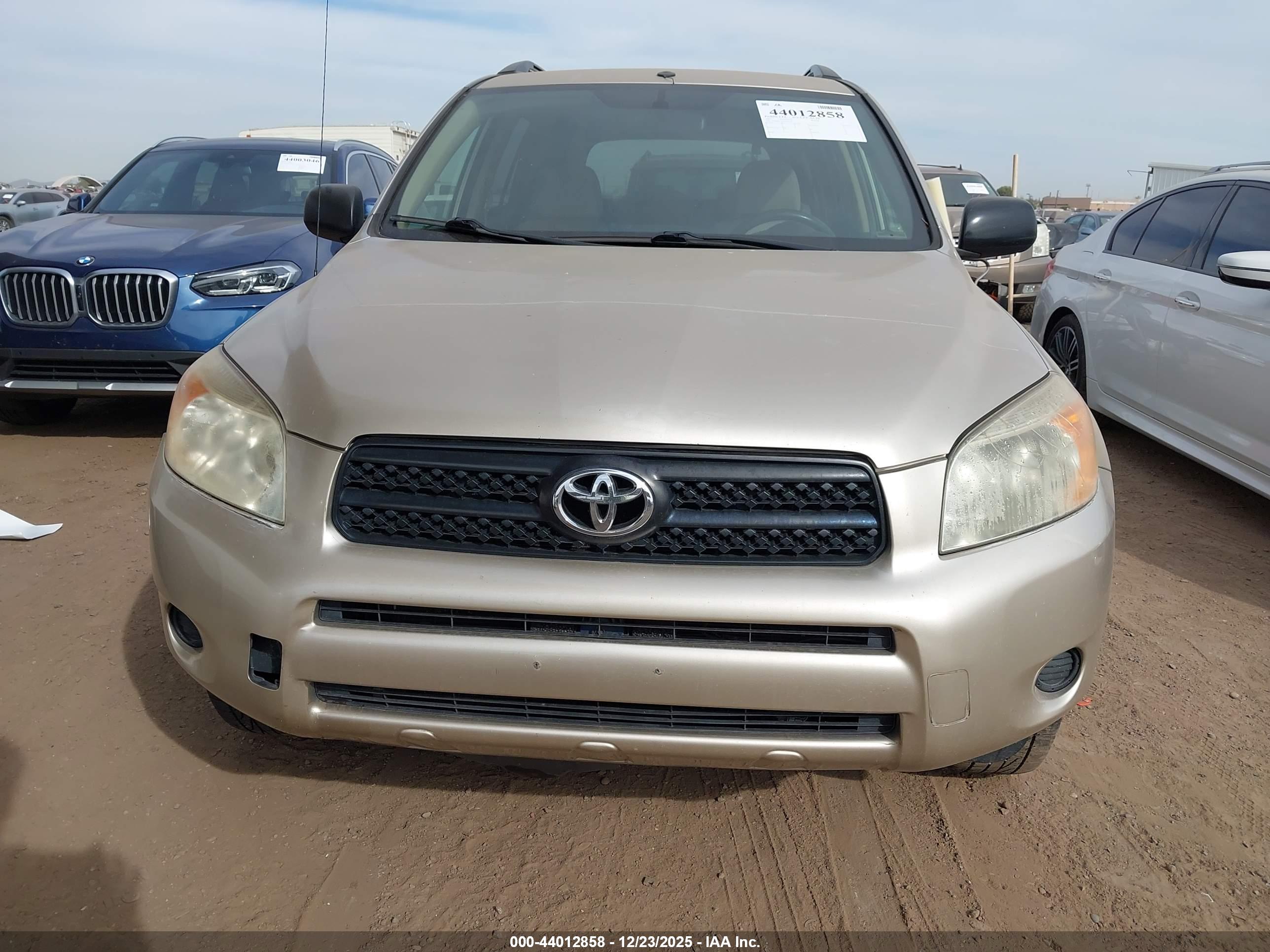 TOYOTA RAV4 image 6