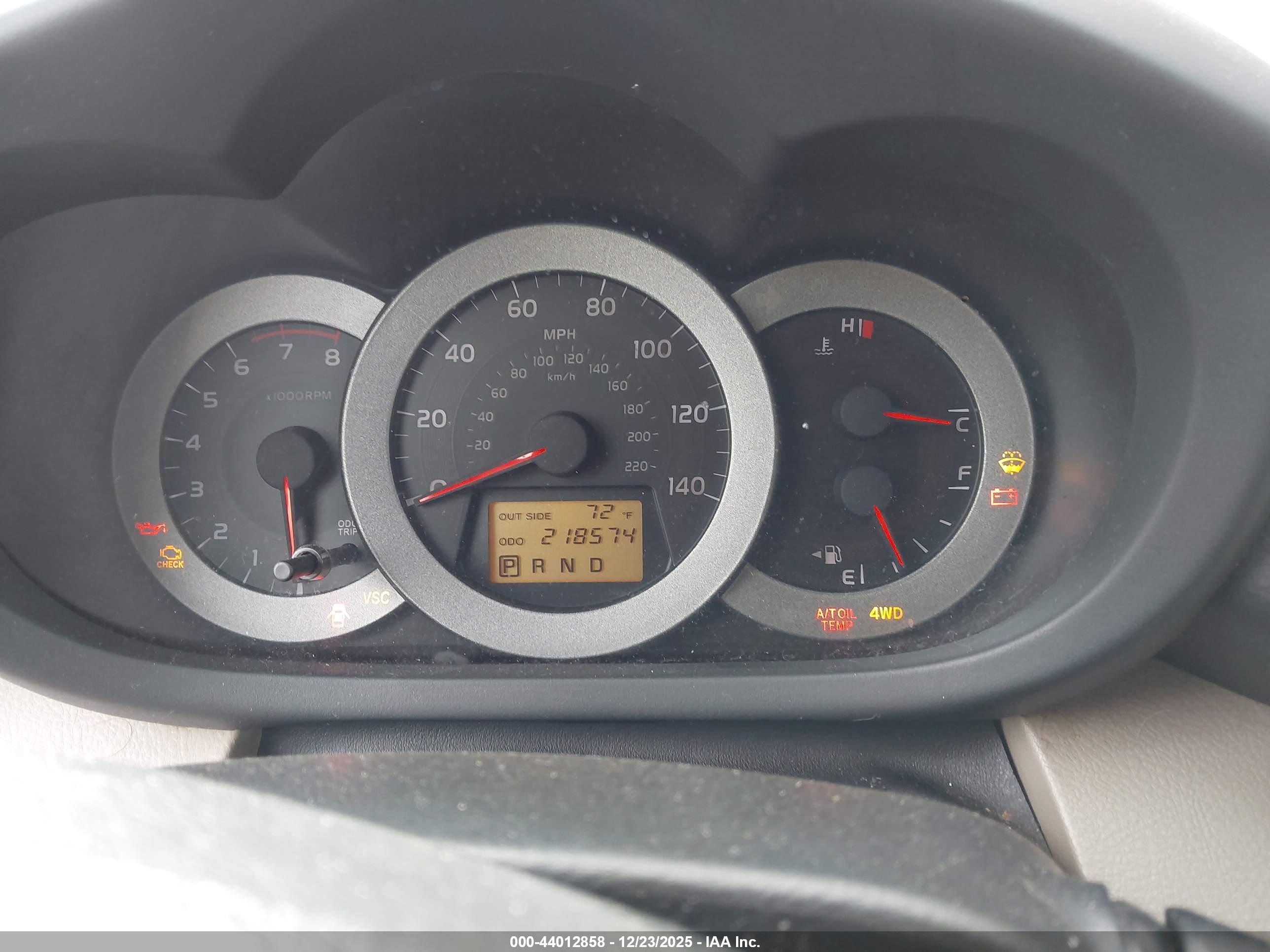 TOYOTA RAV4 image 7