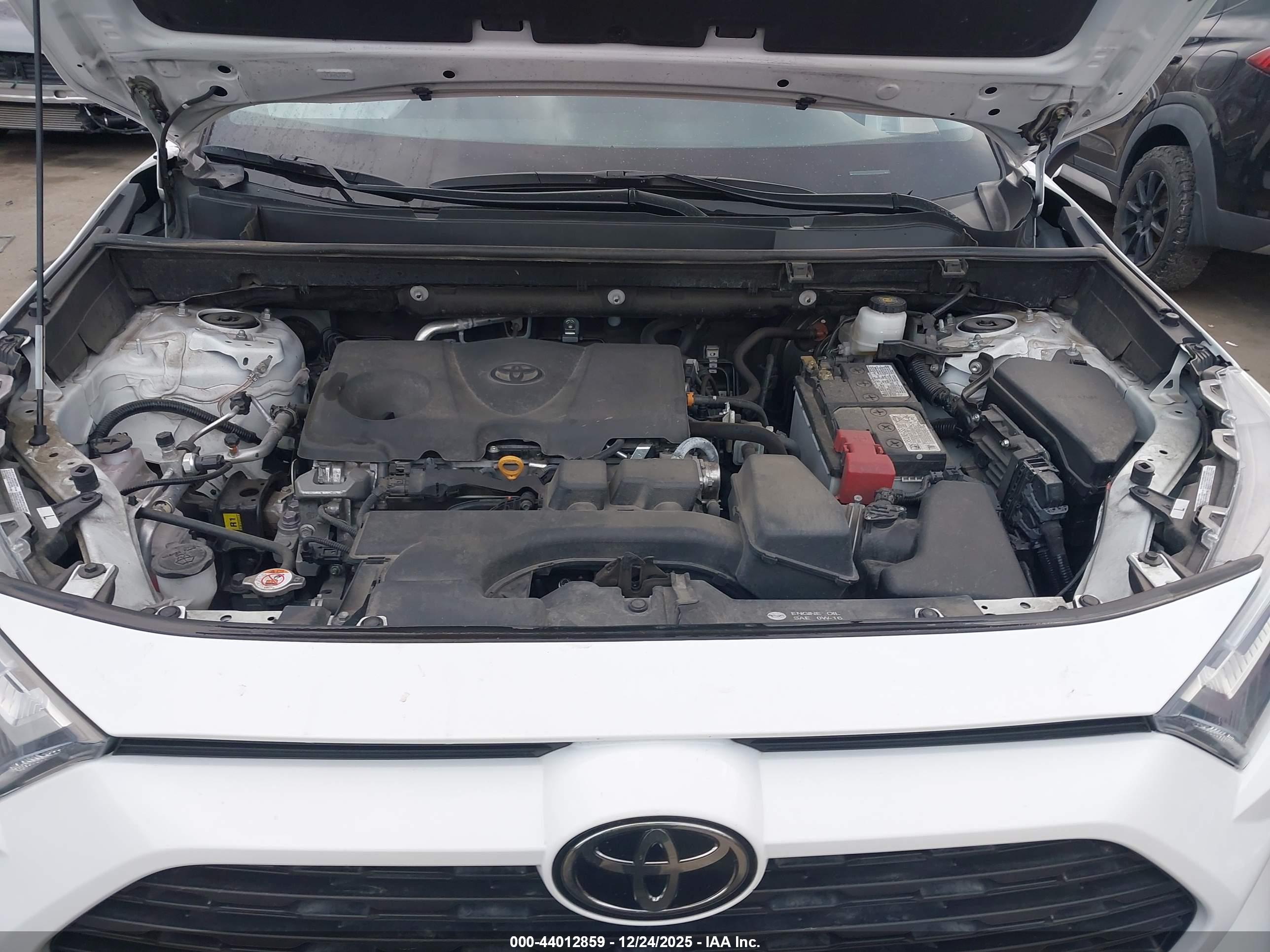 TOYOTA RAV4 image 10
