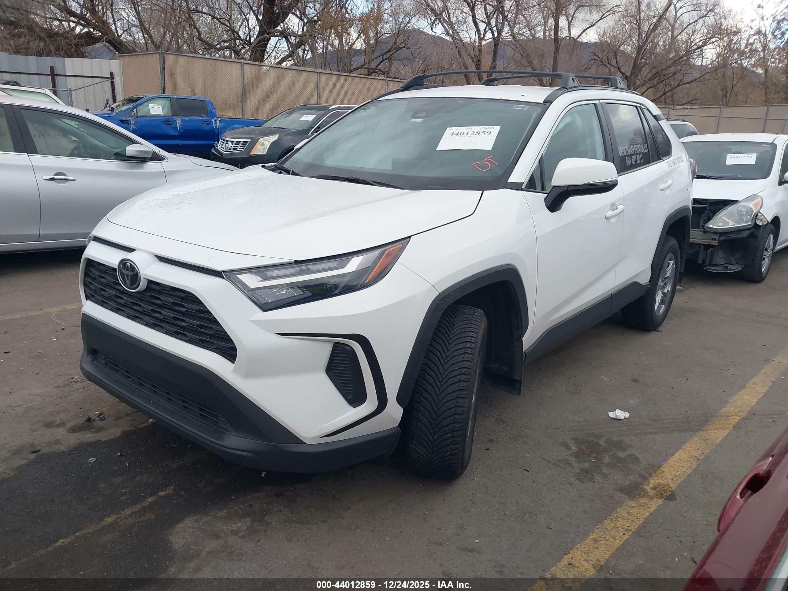 TOYOTA RAV4 image 2