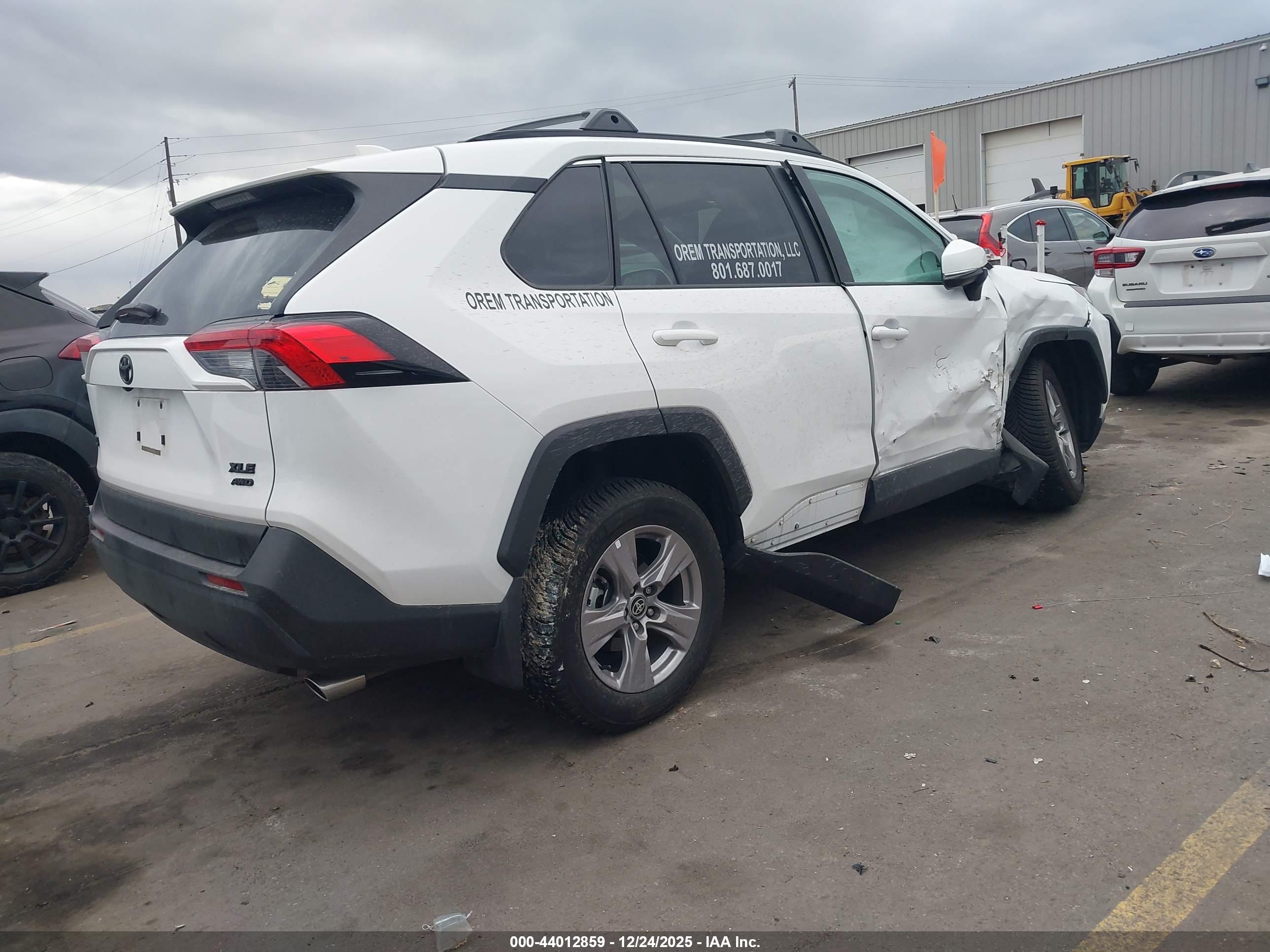TOYOTA RAV4 image 4