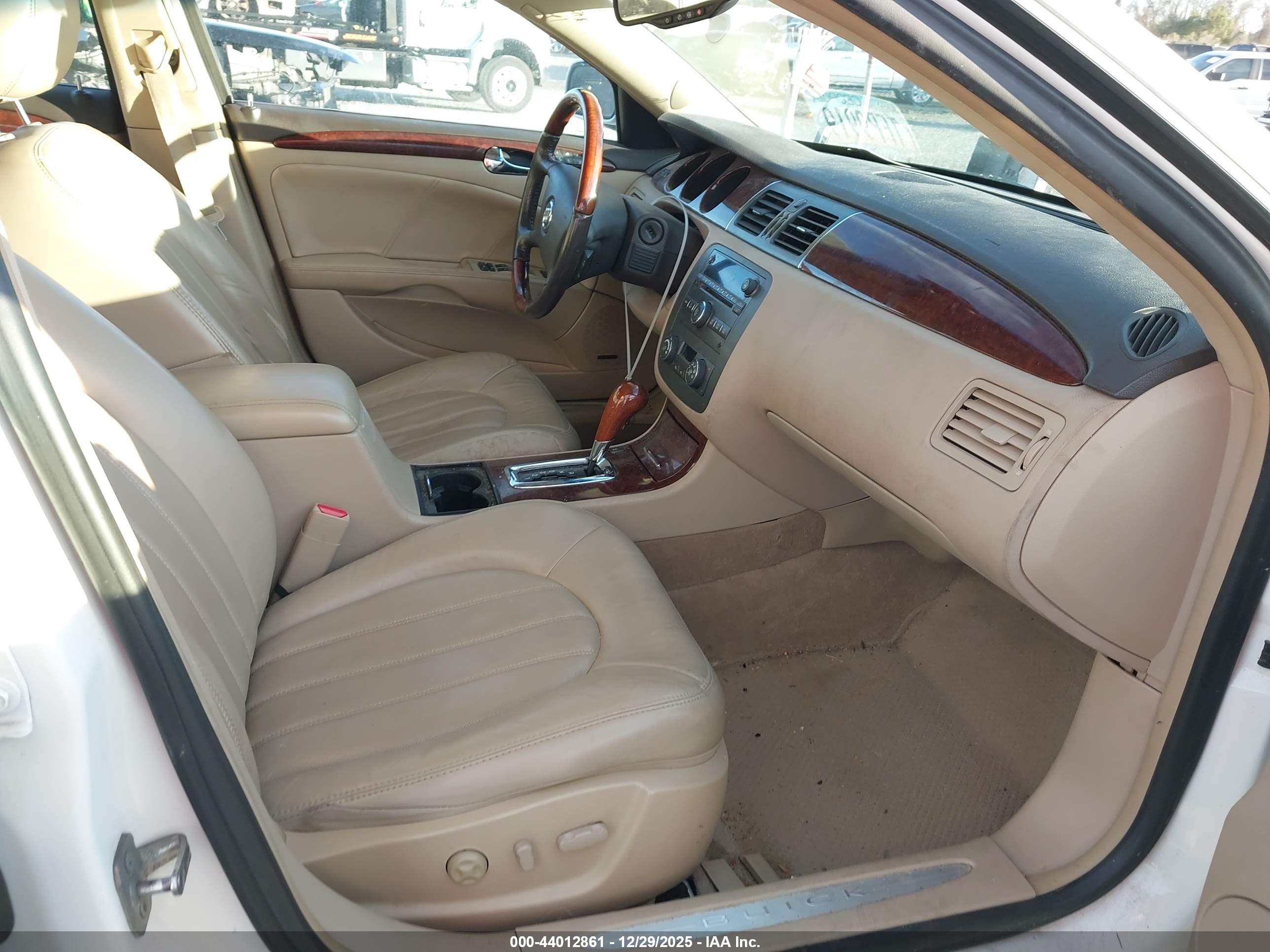 BUICK LUCERNE image 5