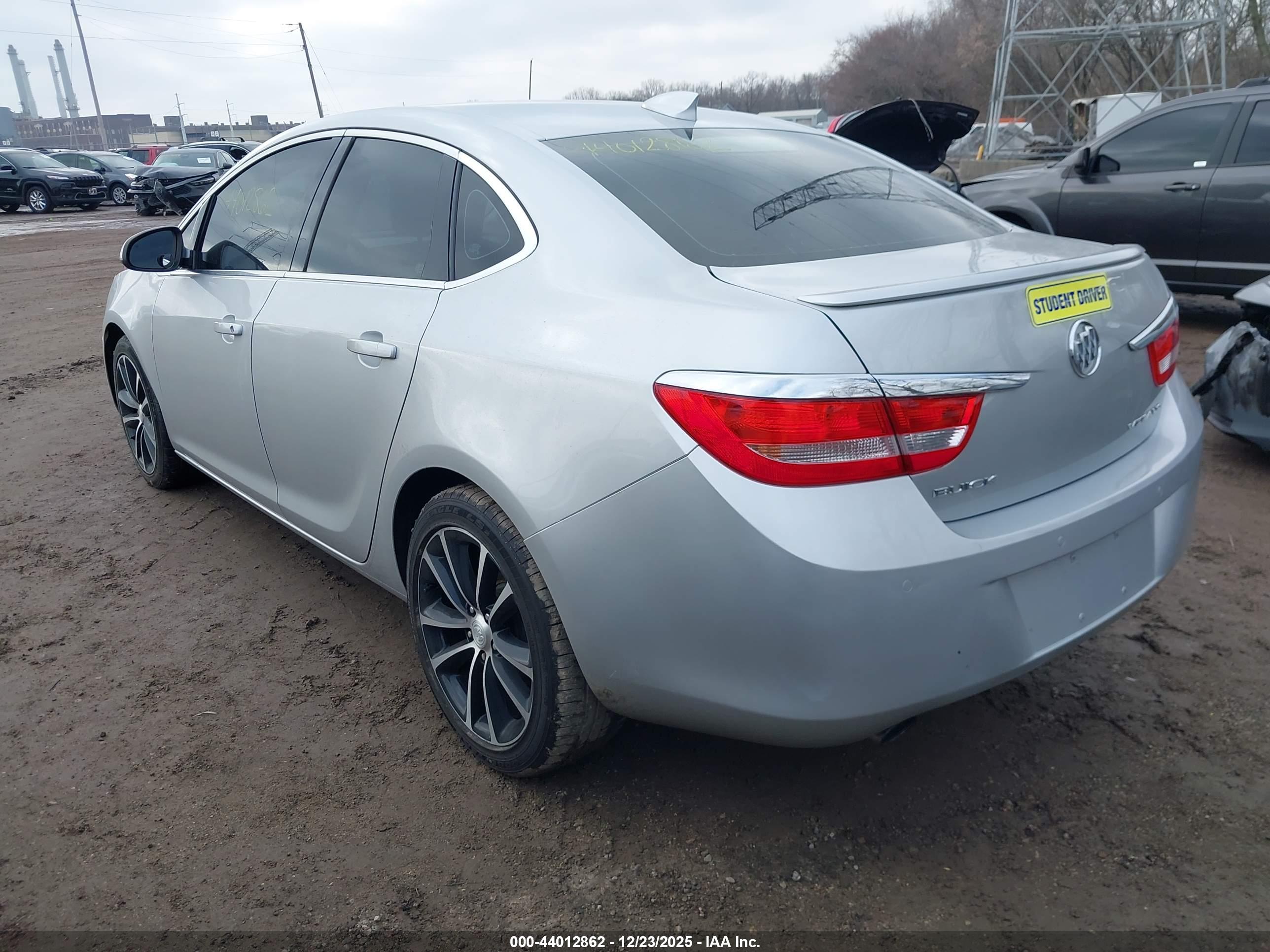 BUICK VERANO image 3