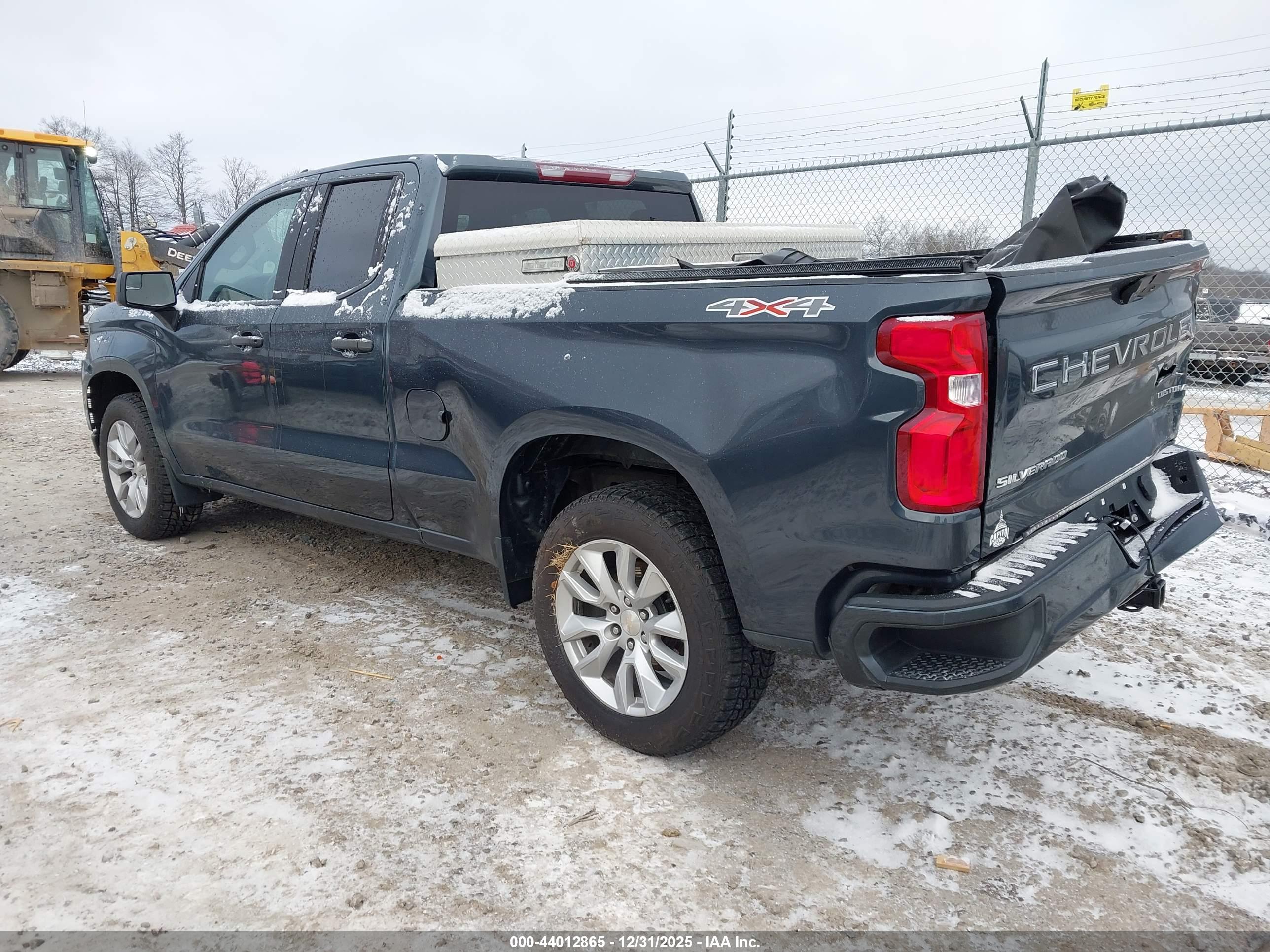 CHEVROLET SILVERADO image 3