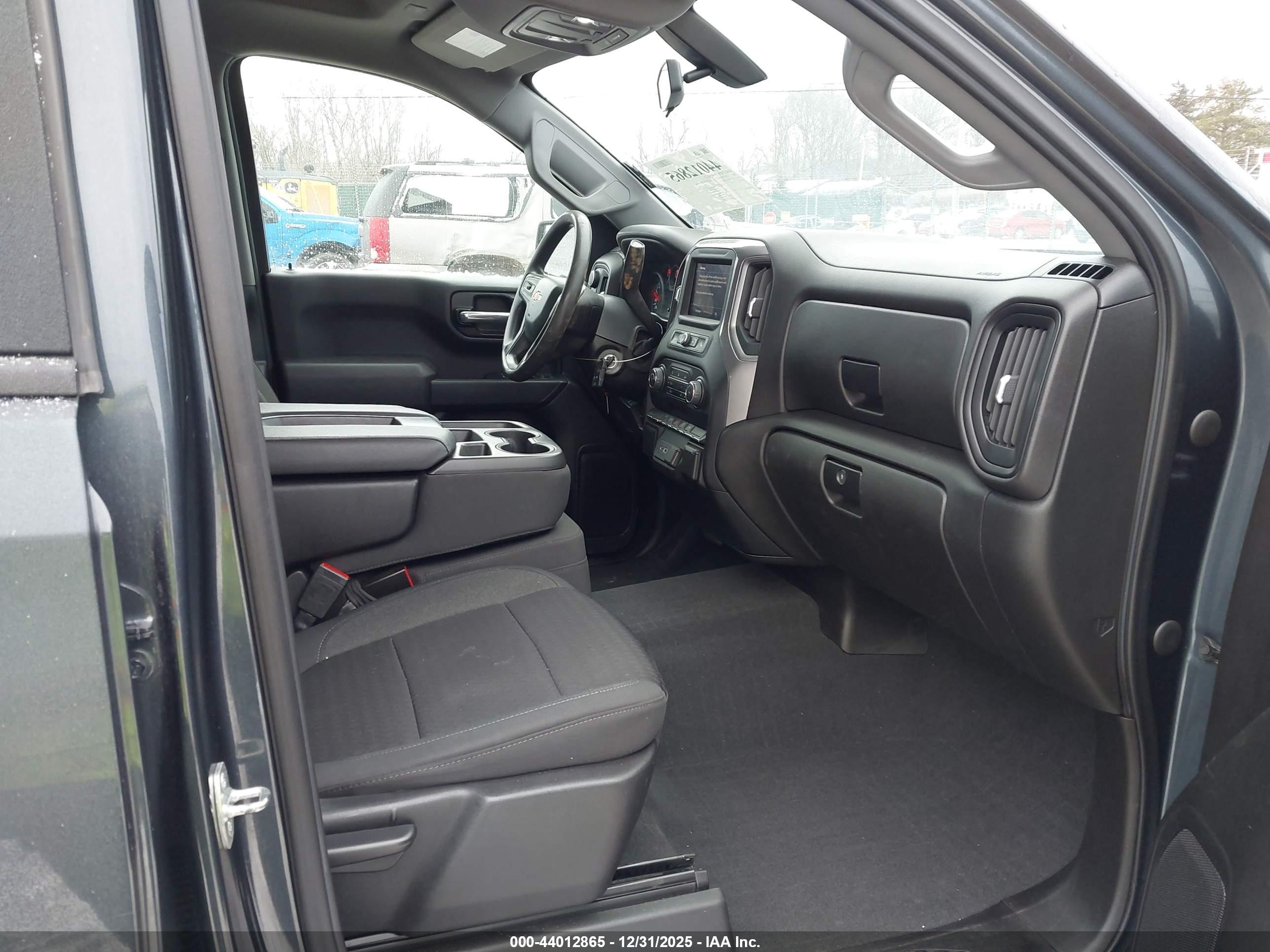 CHEVROLET SILVERADO image 5