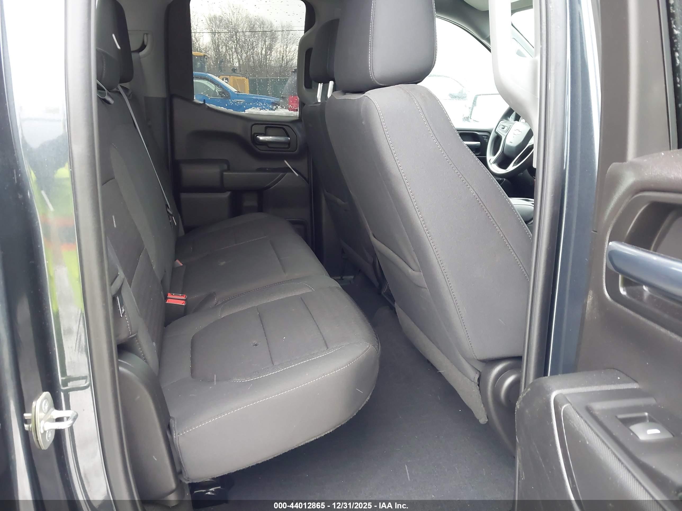 CHEVROLET SILVERADO image 8
