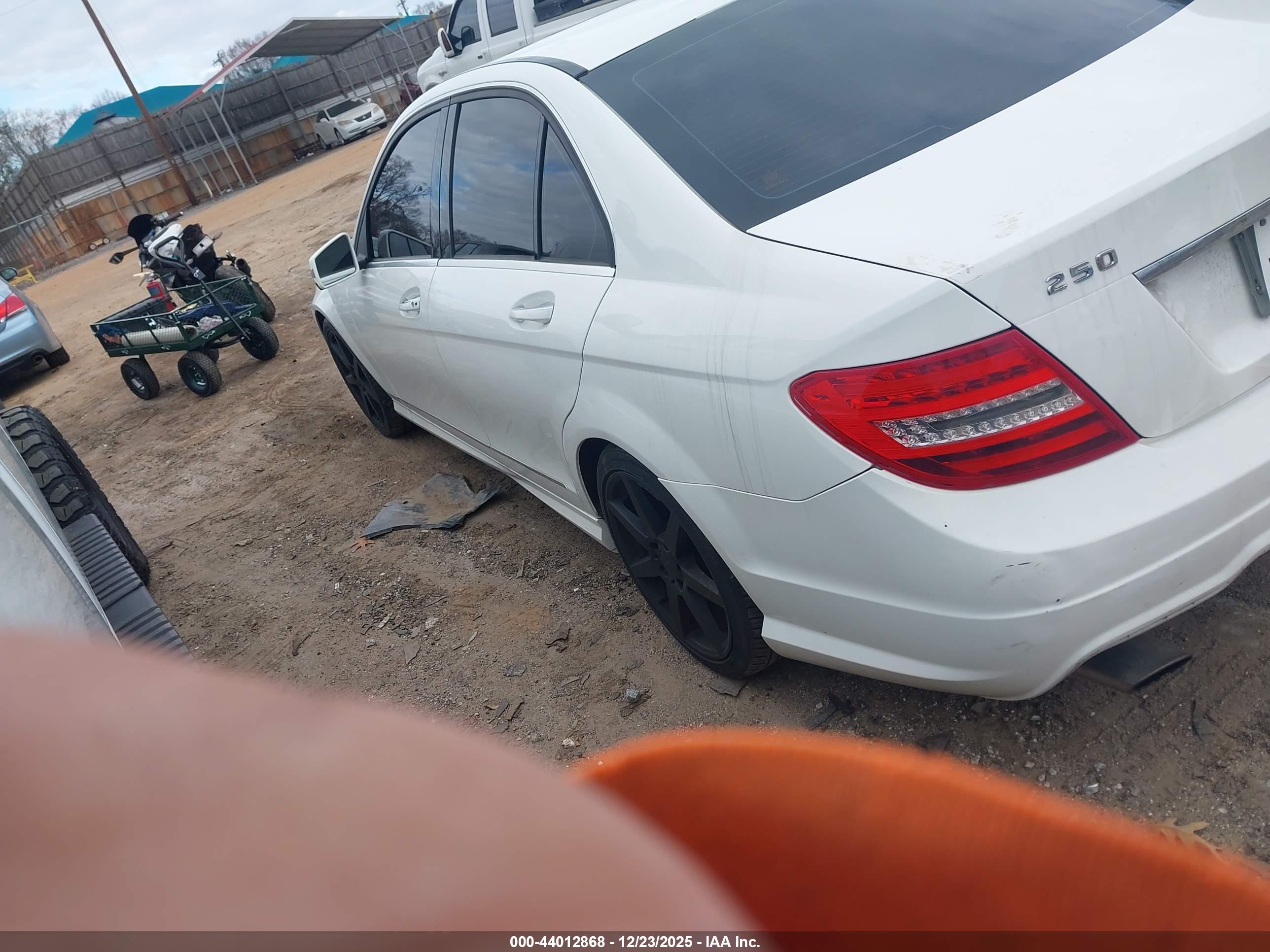 MERCEDES-BENZ C-CLASS image 3