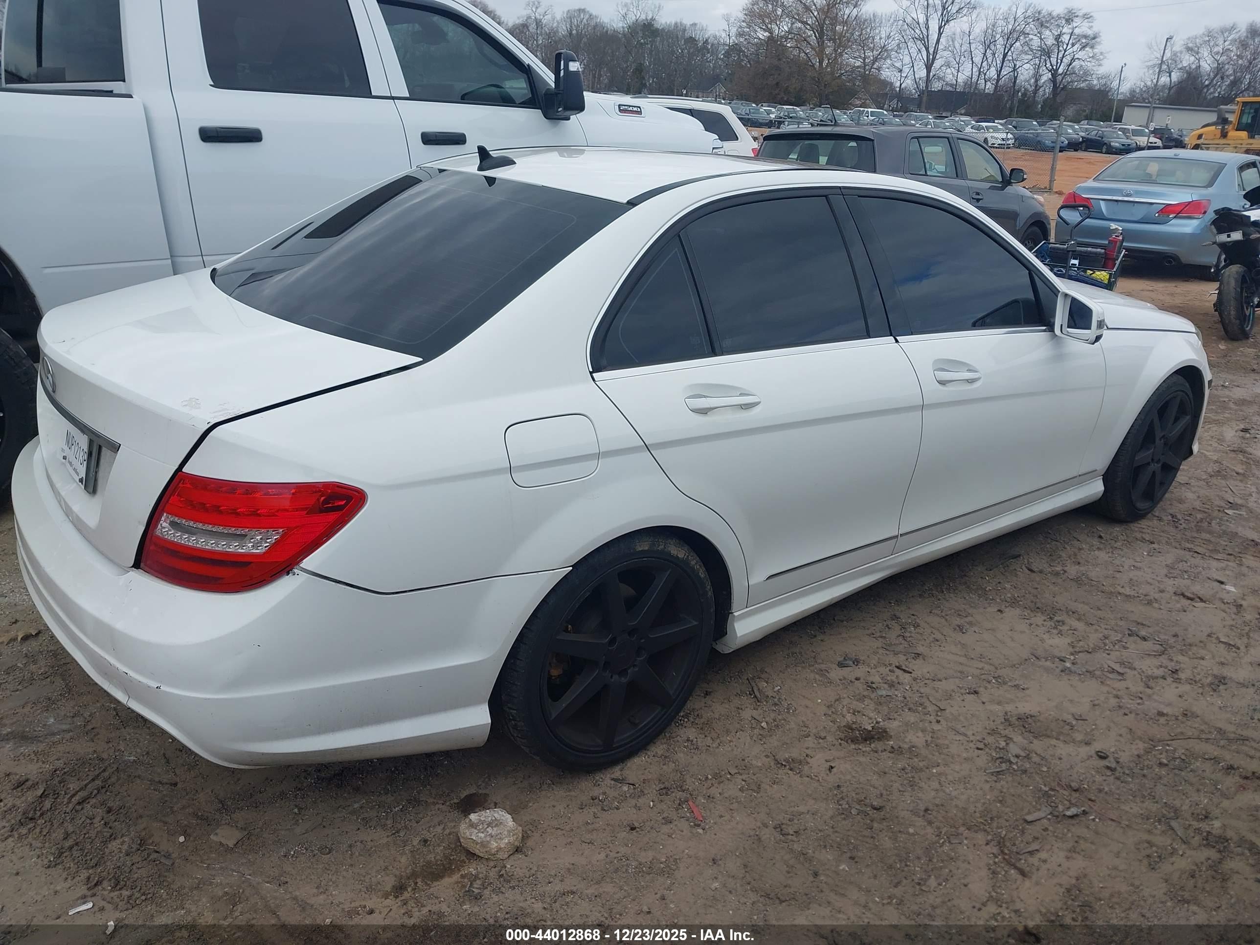 MERCEDES-BENZ C-CLASS image 4