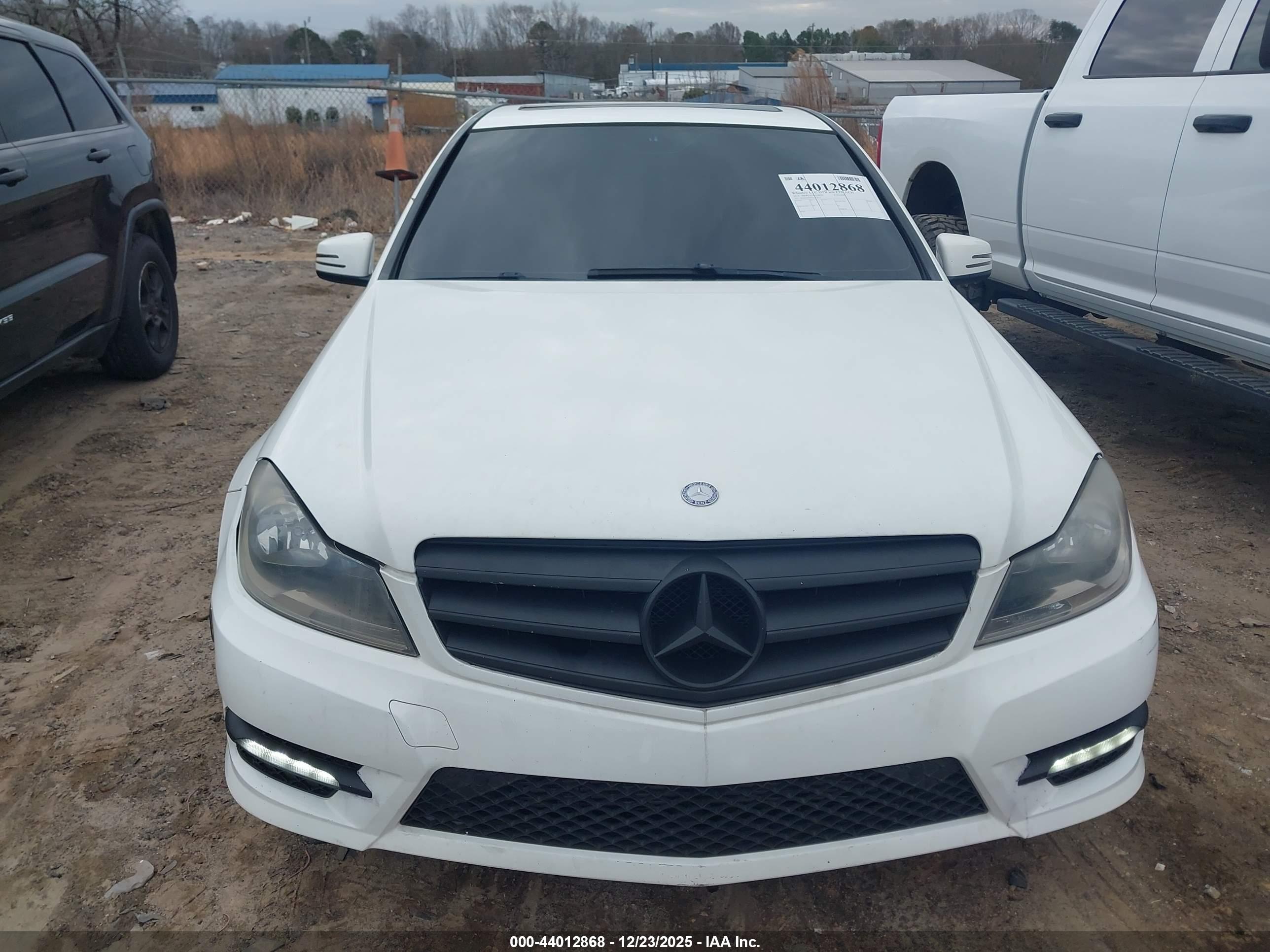 MERCEDES-BENZ C-CLASS image 6