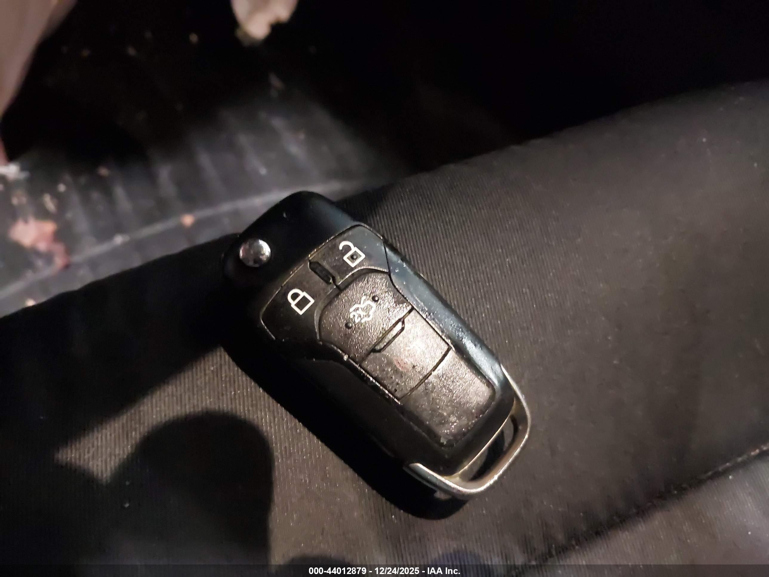 FORD FUSION image 11