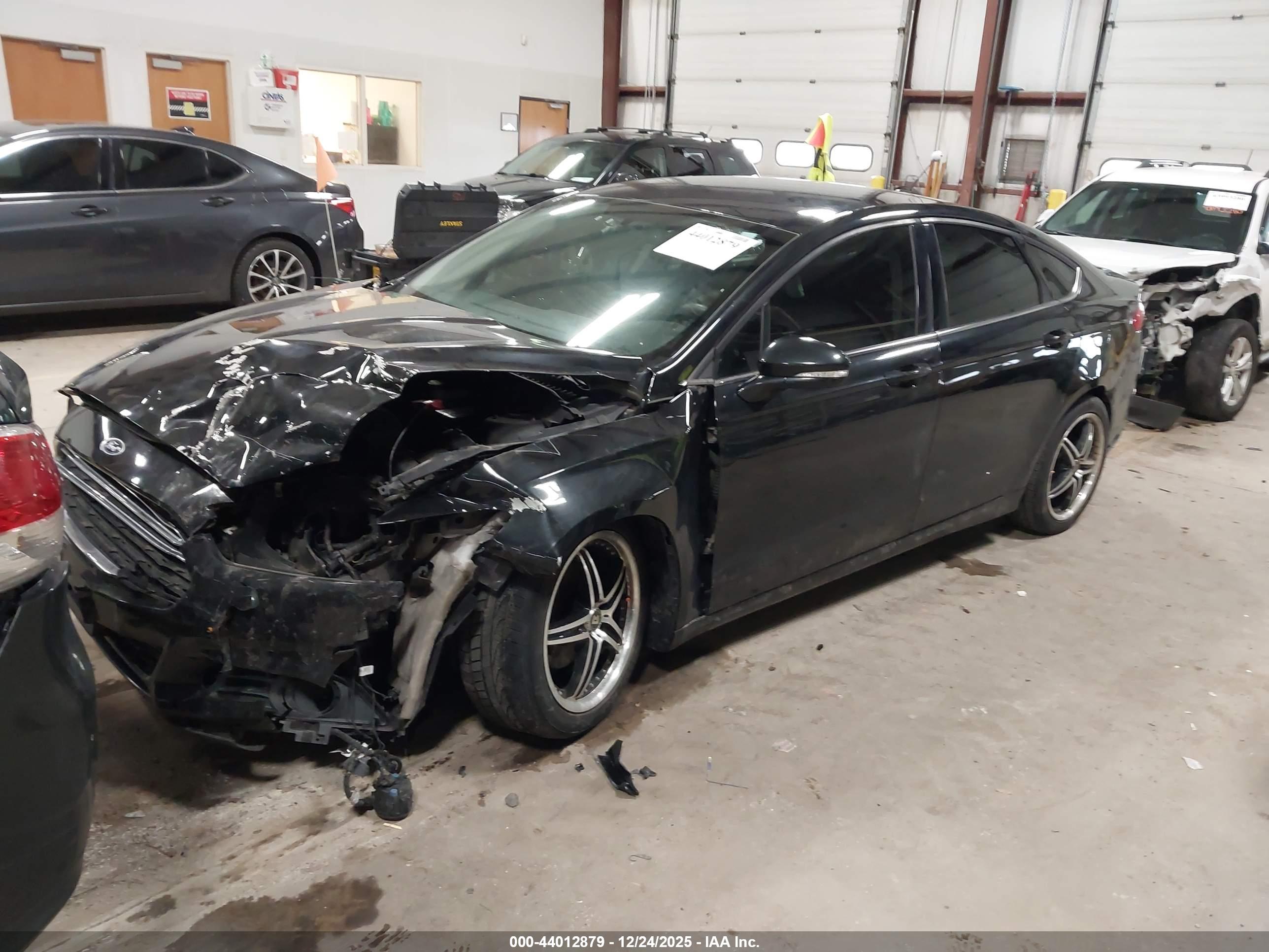 FORD FUSION image 2
