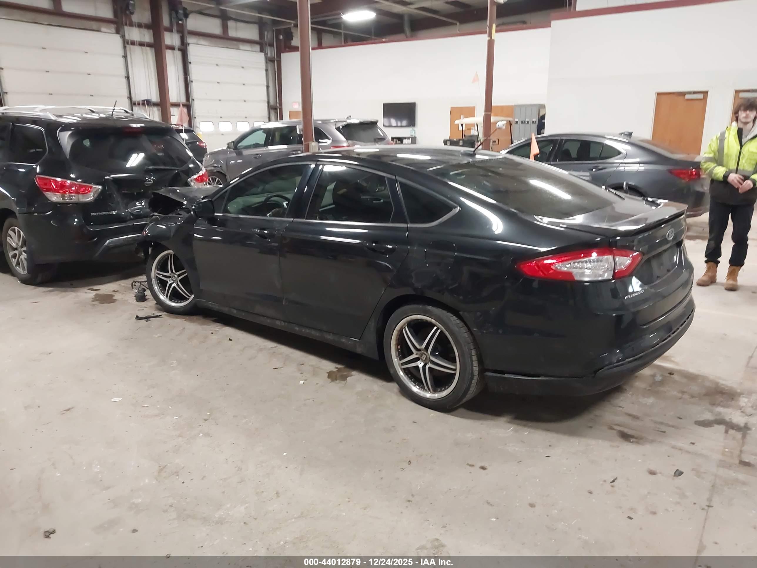 FORD FUSION image 3