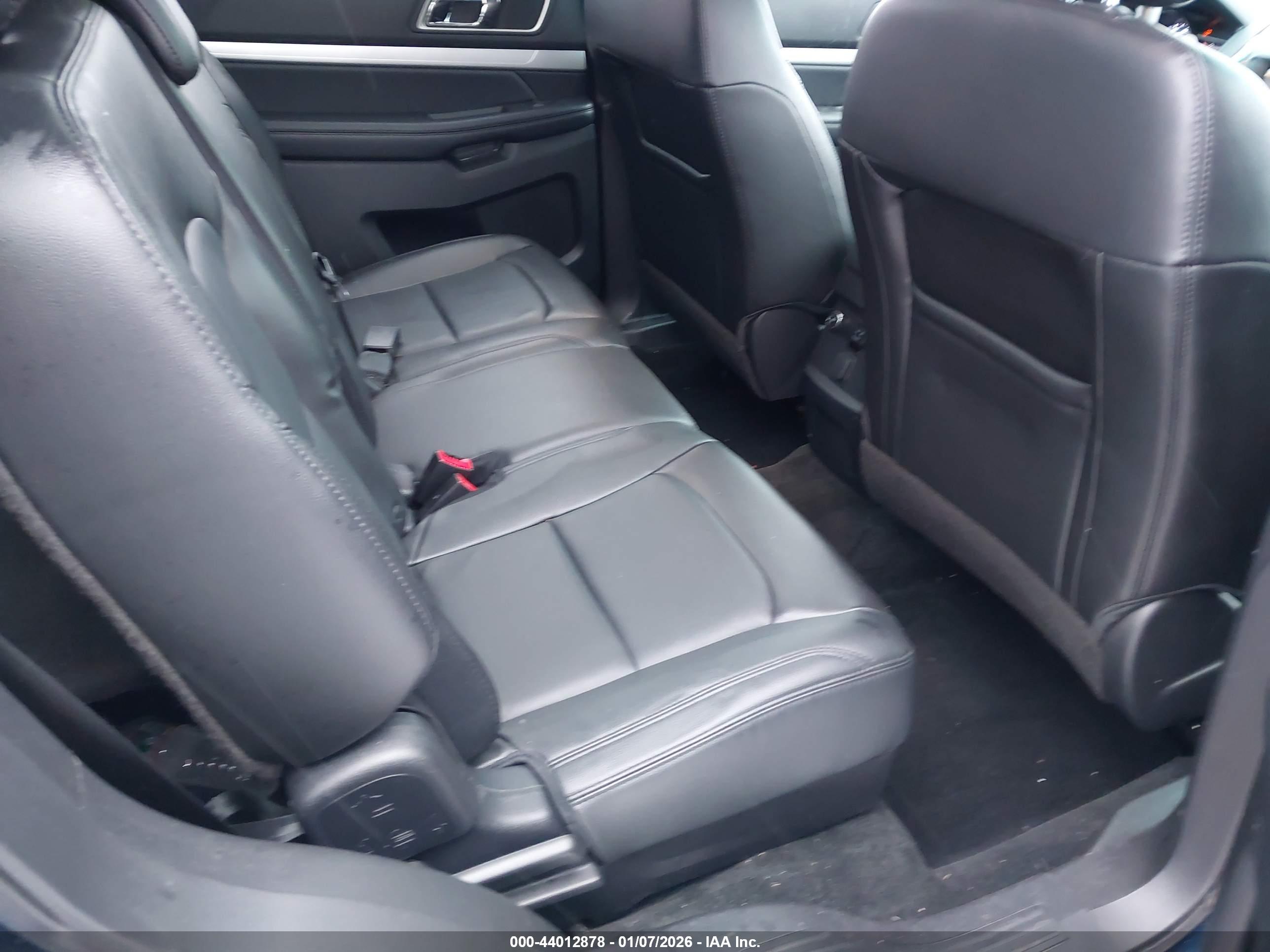 FORD EXPLORER image 8