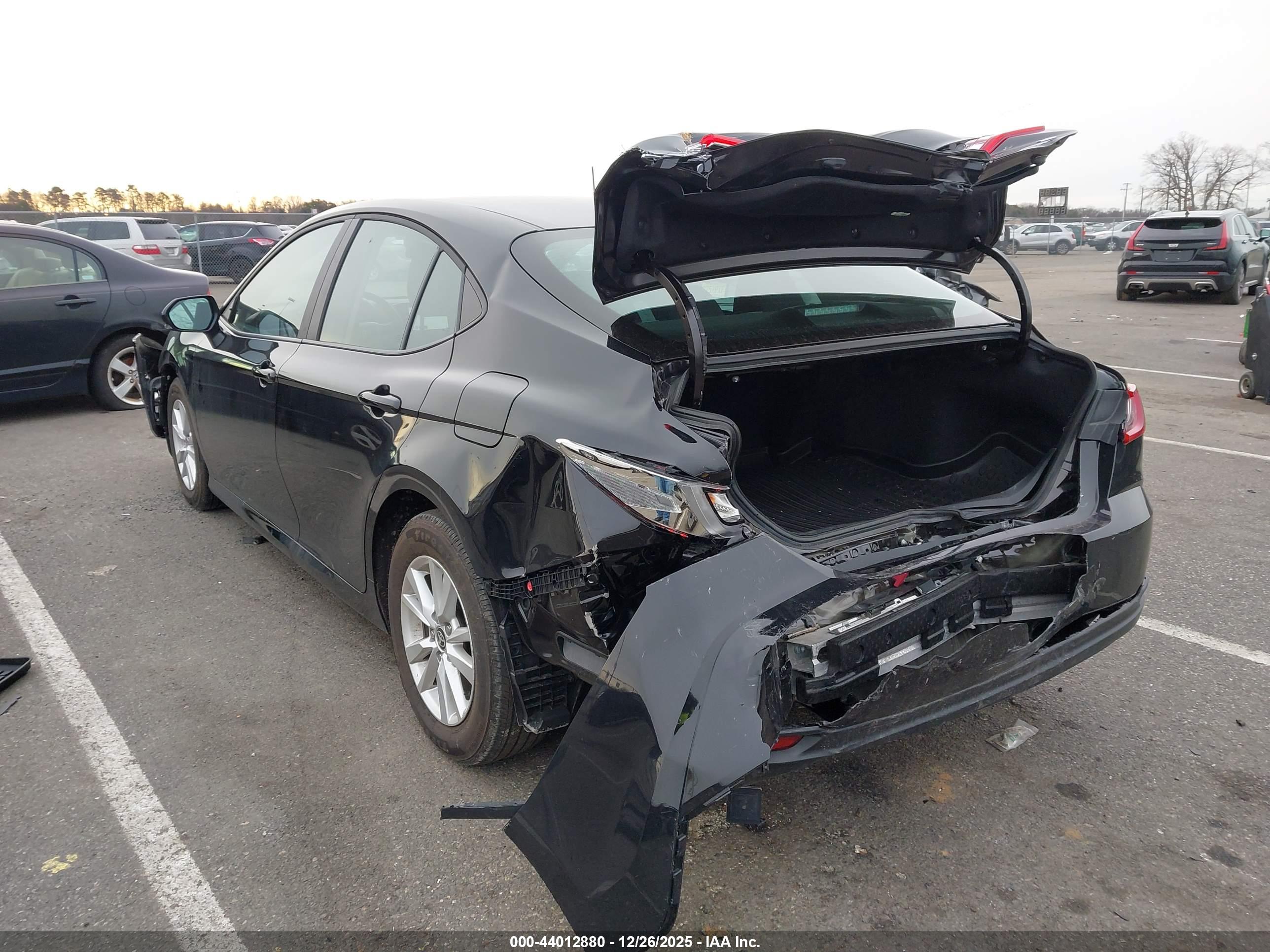 TOYOTA CAMRY image 3