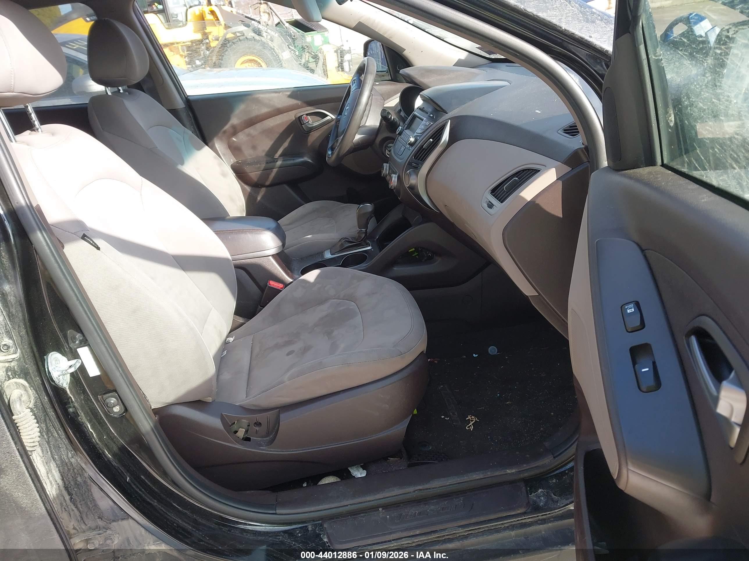 HYUNDAI TUCSON image 5