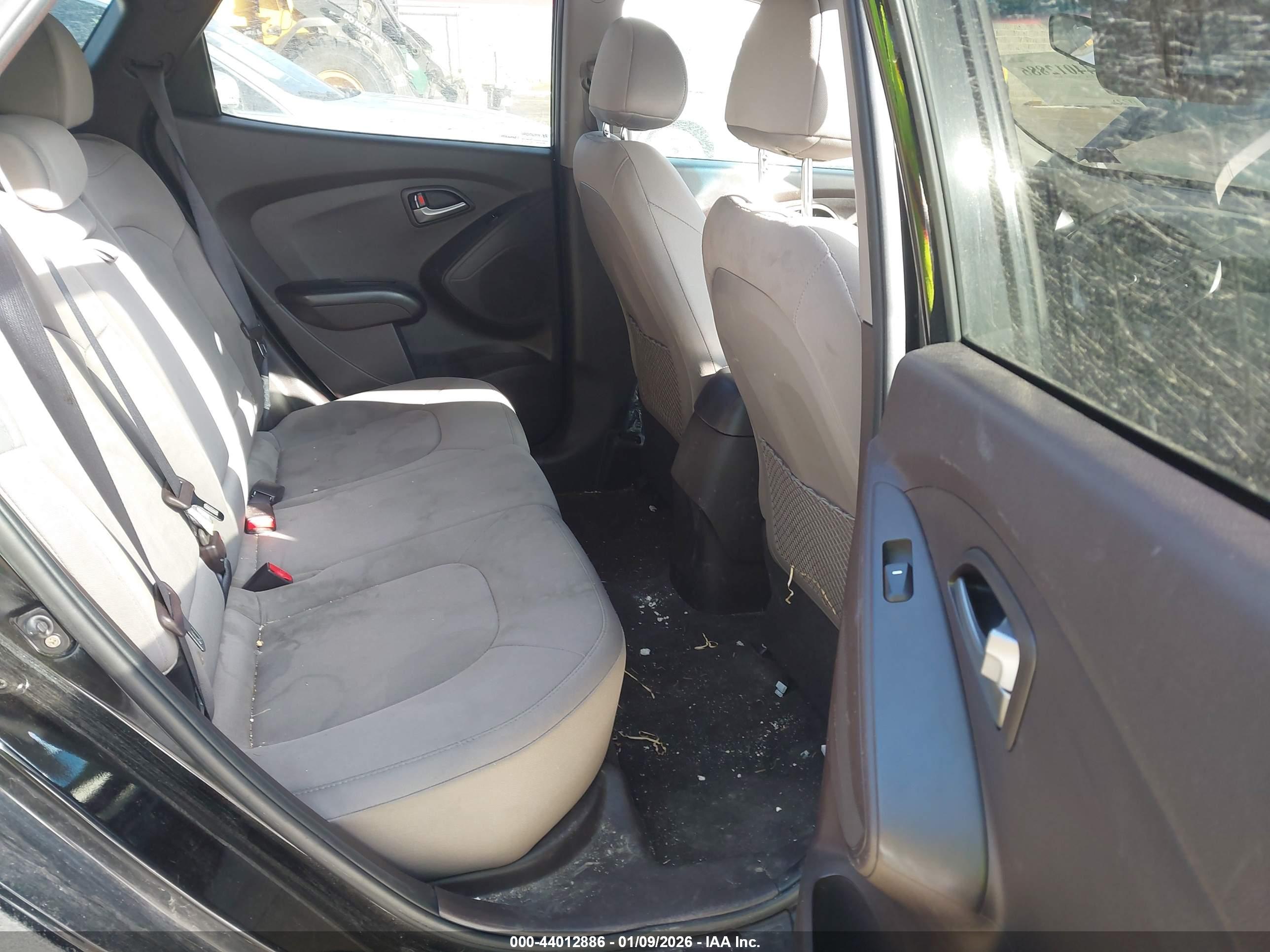 HYUNDAI TUCSON image 8