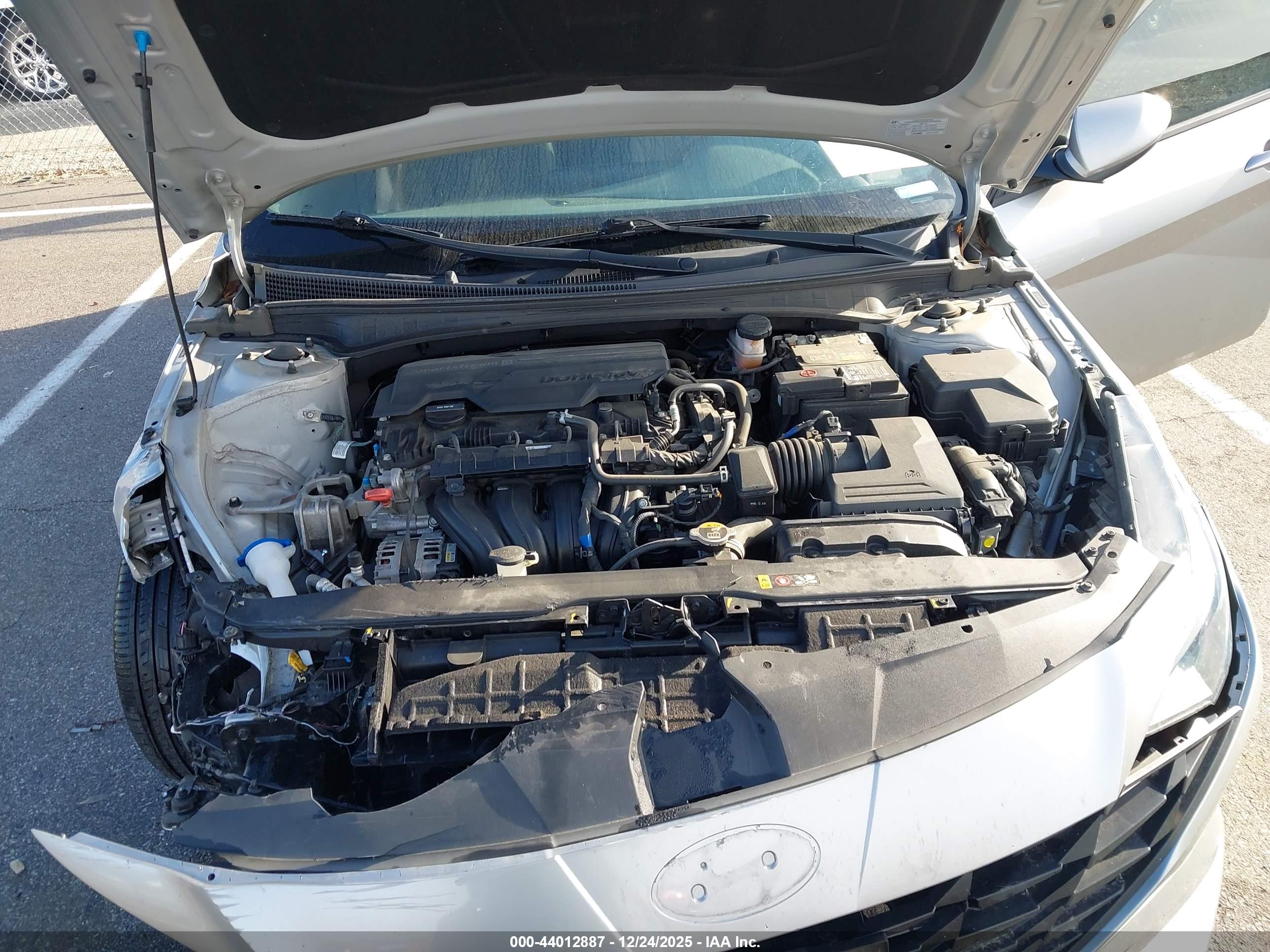 HYUNDAI ELANTRA image 10
