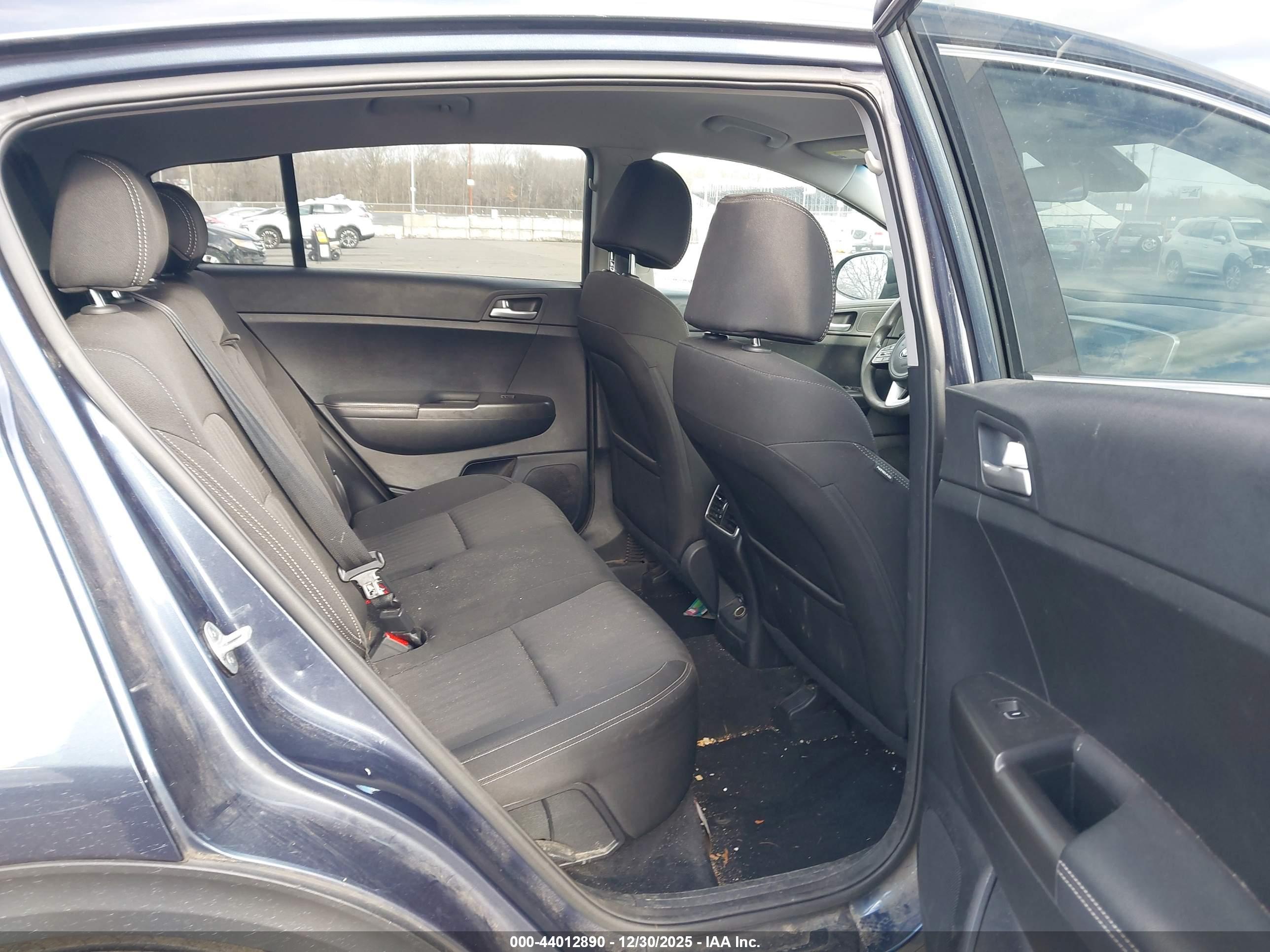 KIA SPORTAGE image 8