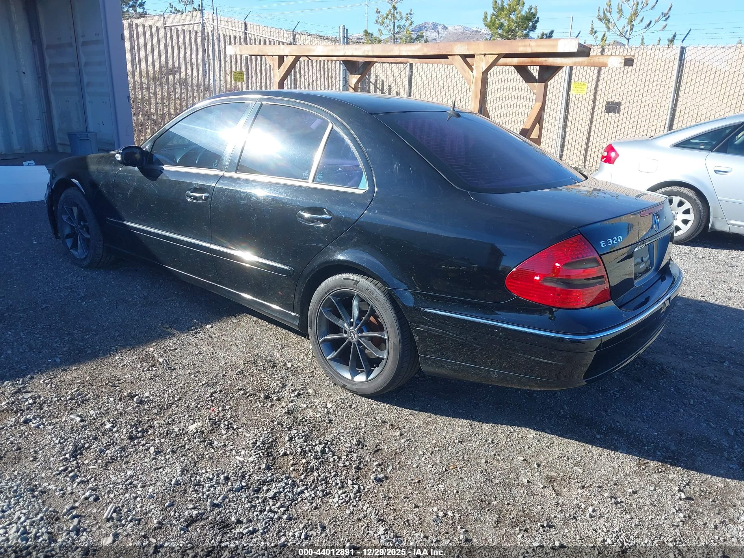 MERCEDES-BENZ E image 3