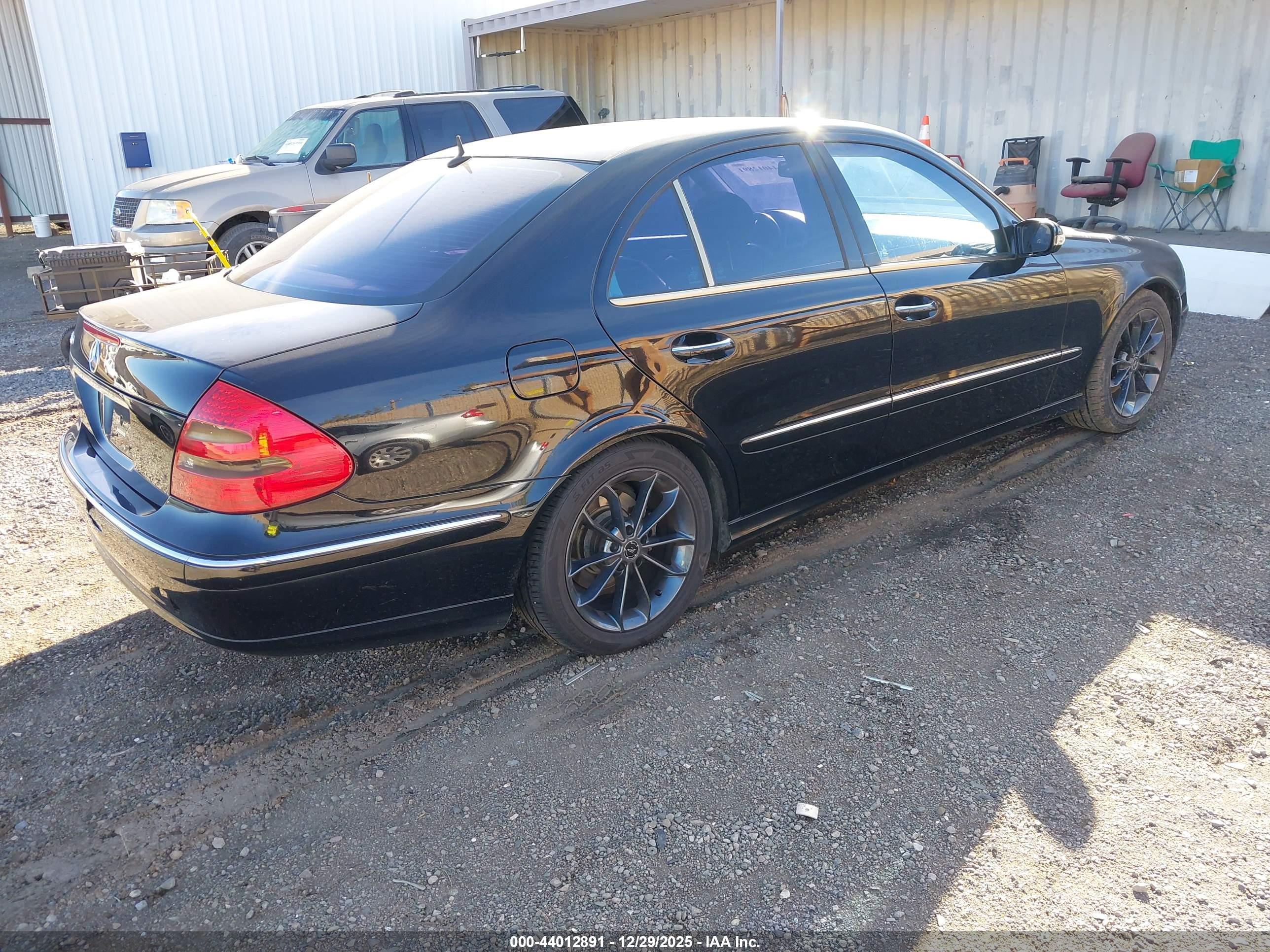 MERCEDES-BENZ E image 4