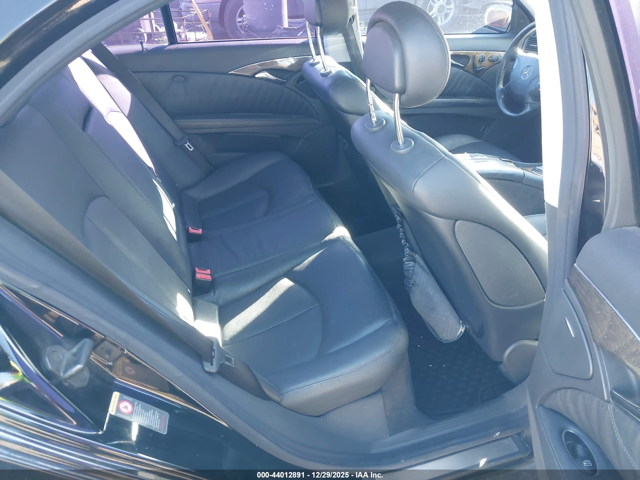 MERCEDES-BENZ E image 8