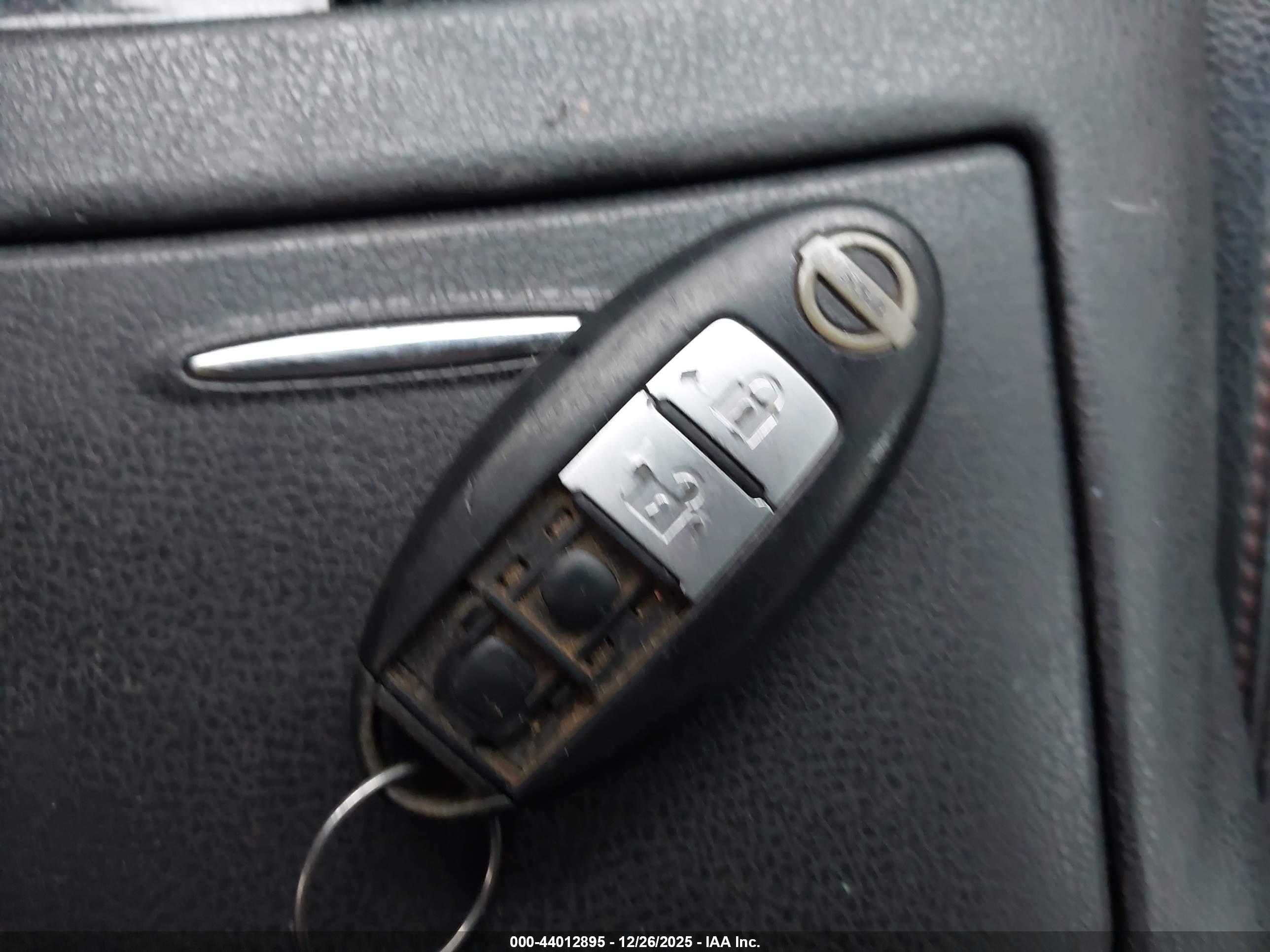 NISSAN MAXIMA image 11
