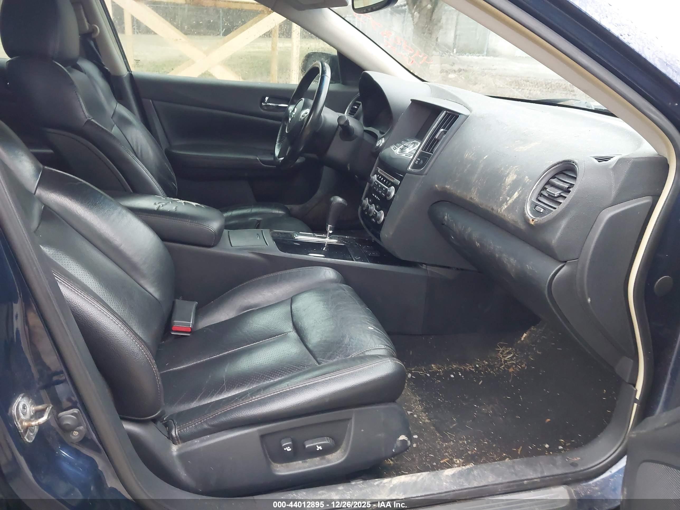 NISSAN MAXIMA image 5