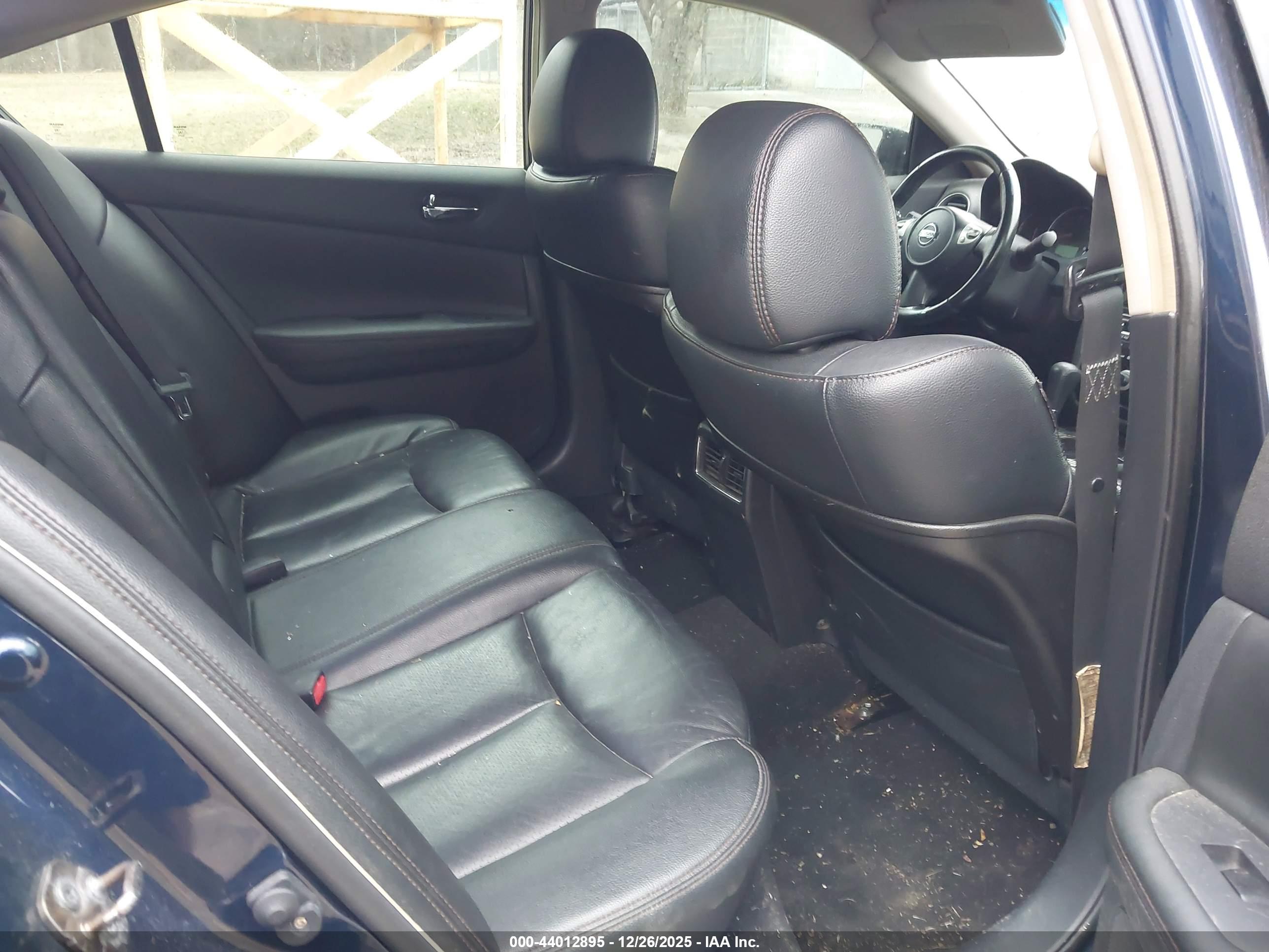 NISSAN MAXIMA image 8