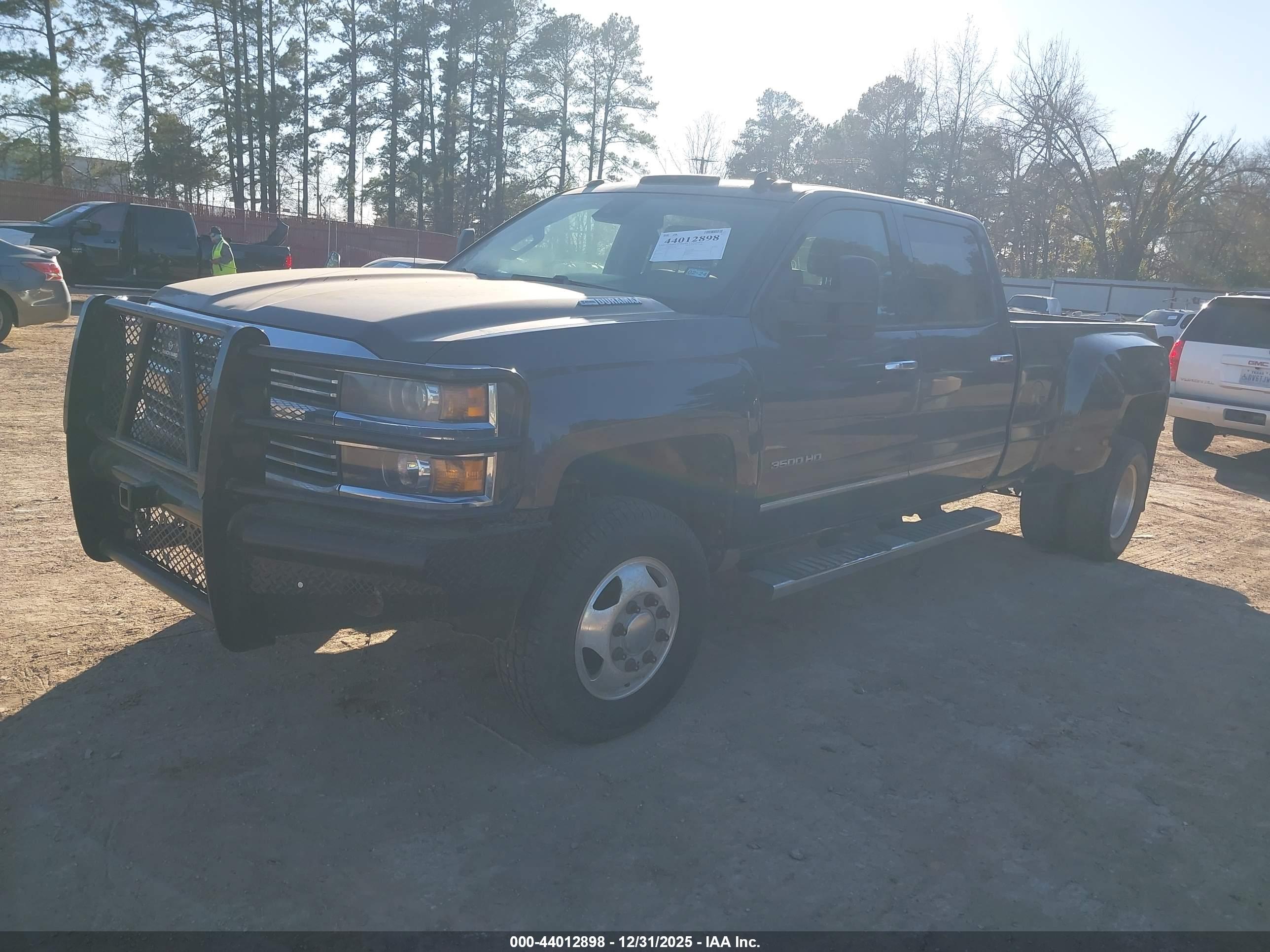 CHEVROLET SILVERADO image 2