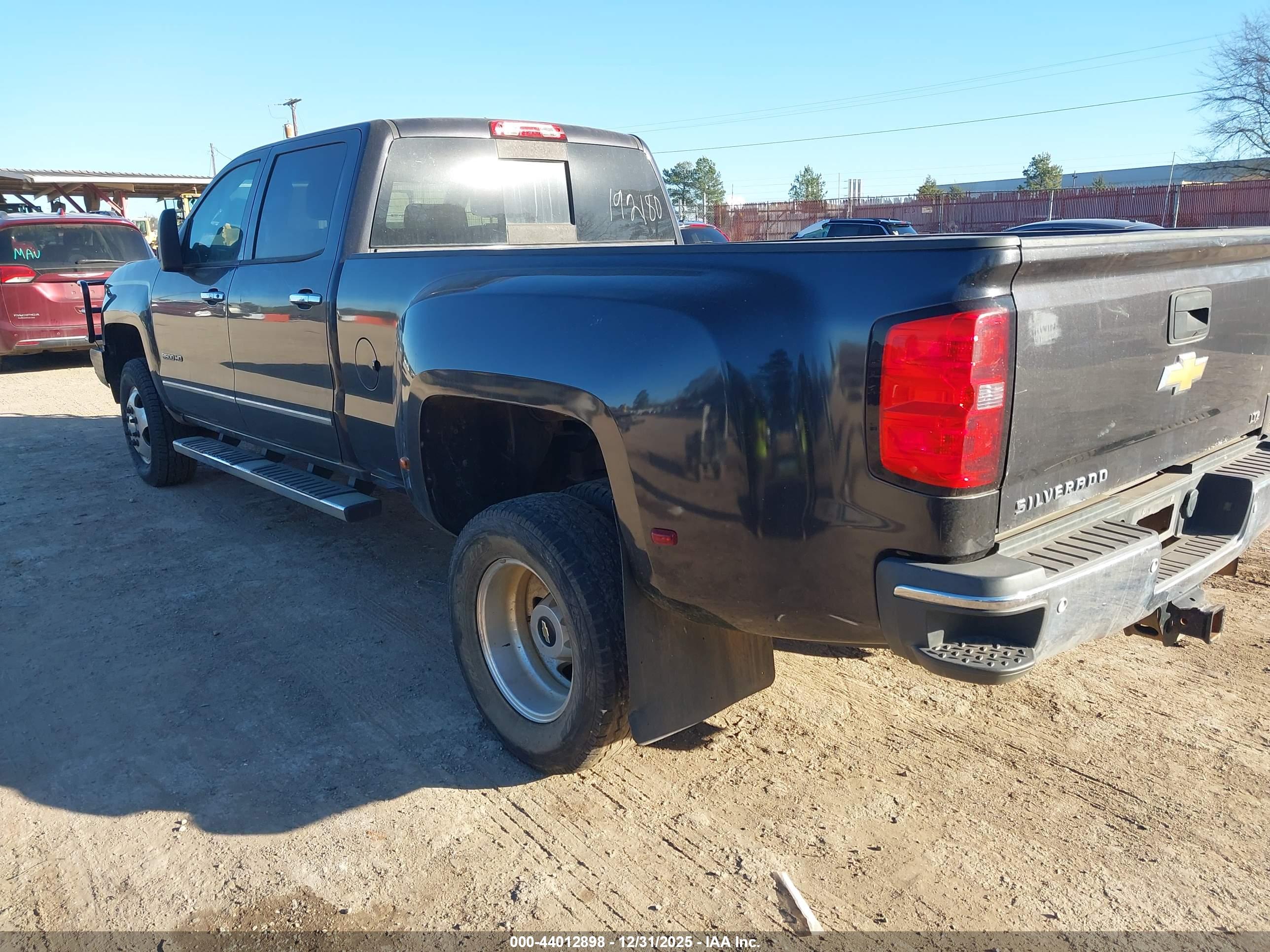 CHEVROLET SILVERADO image 3