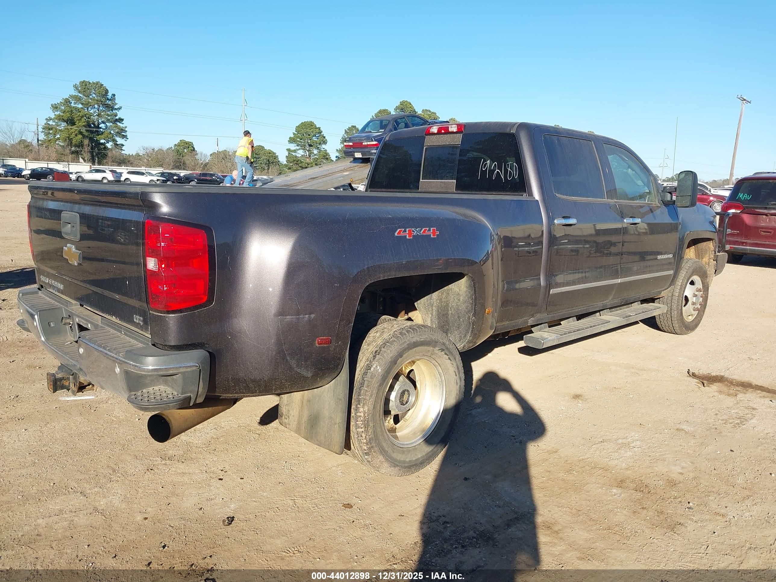 CHEVROLET SILVERADO image 4