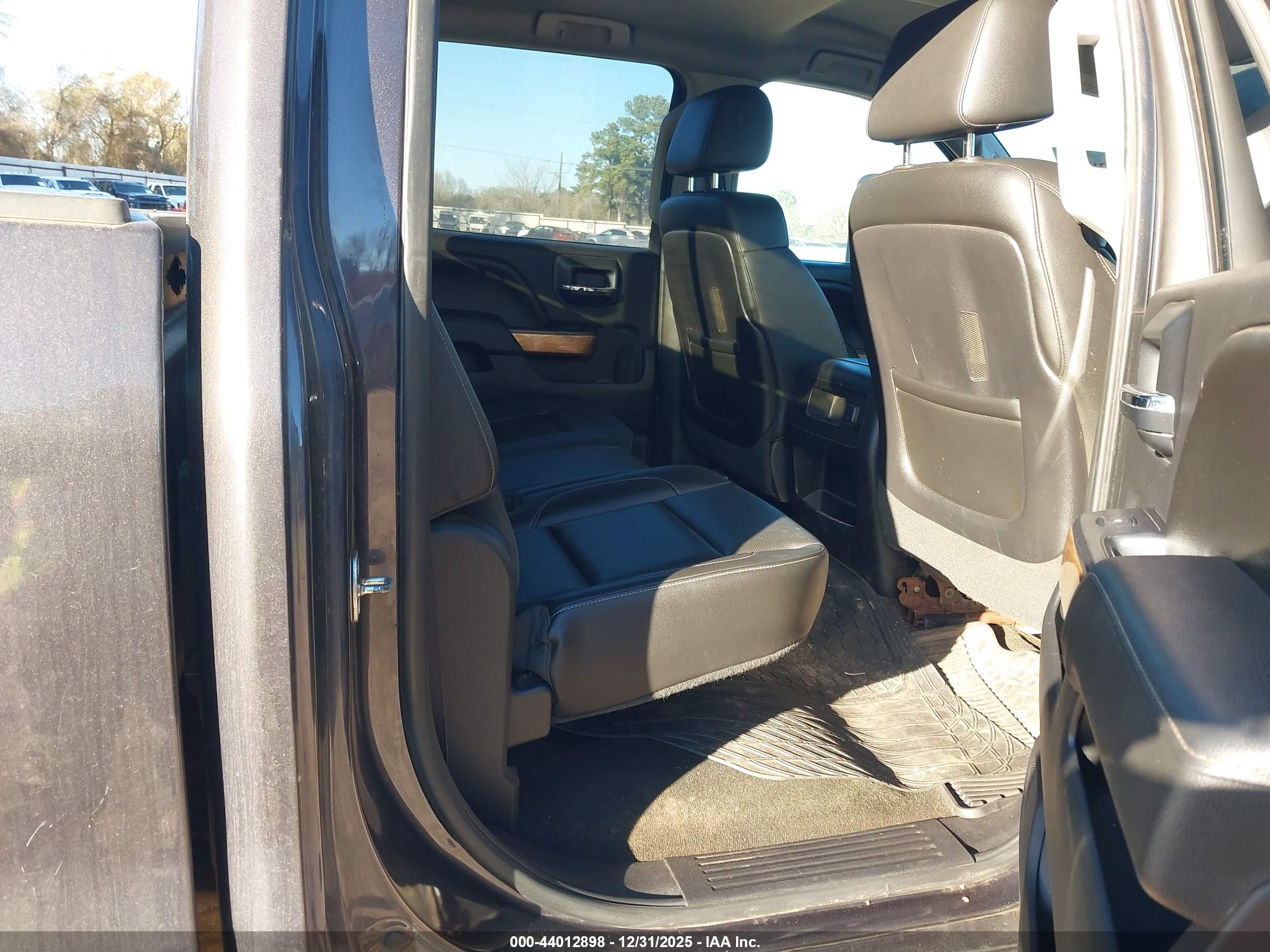 CHEVROLET SILVERADO image 8