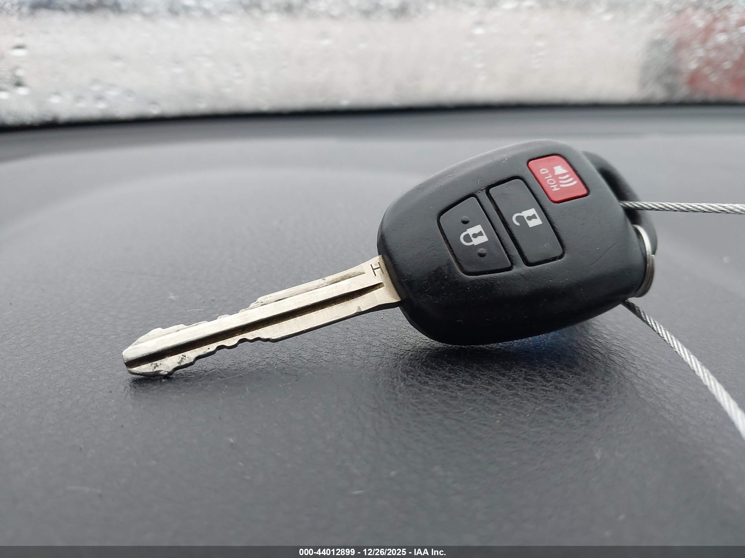 TOYOTA RAV4 image 11