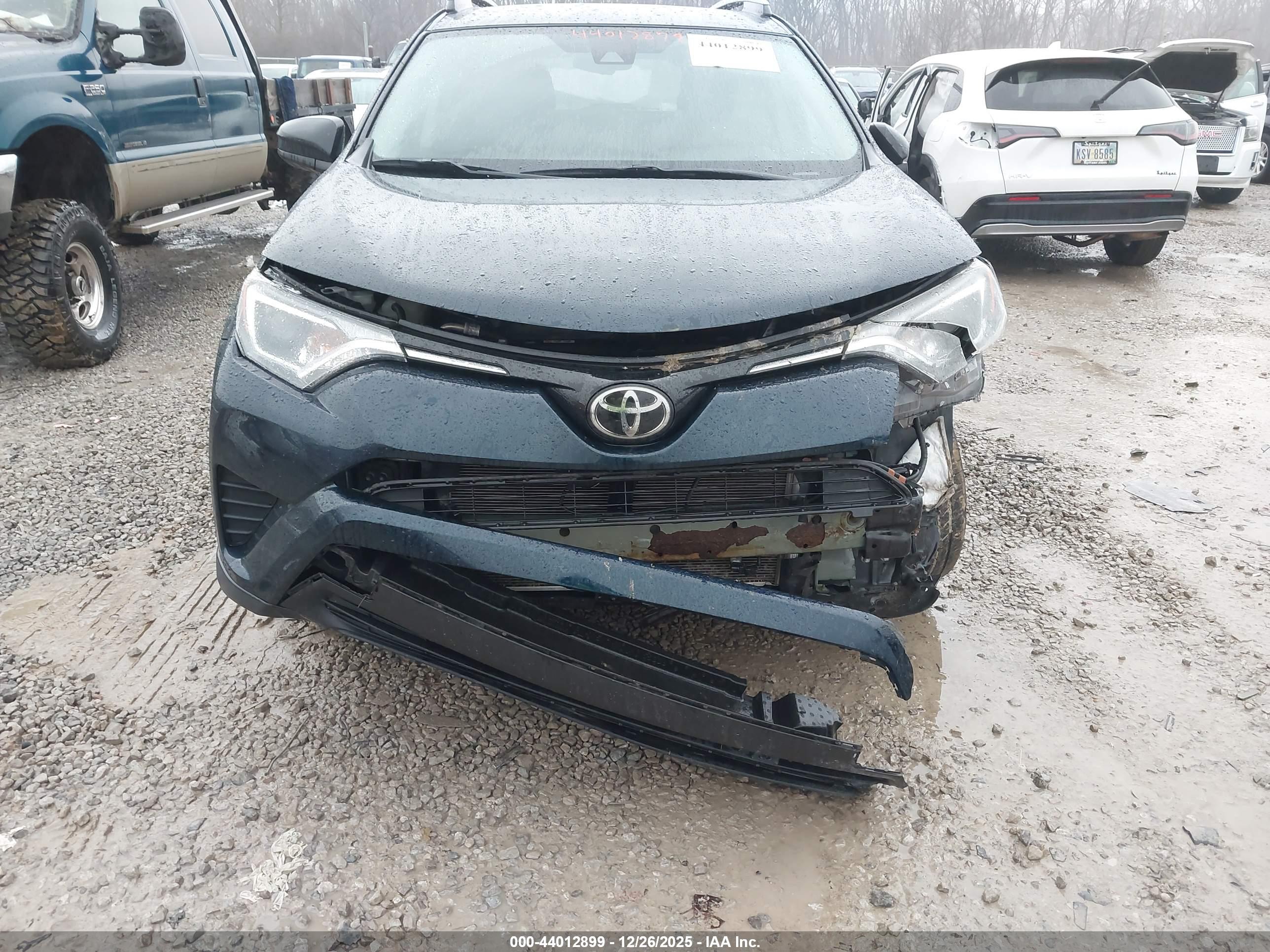 TOYOTA RAV4 image 6