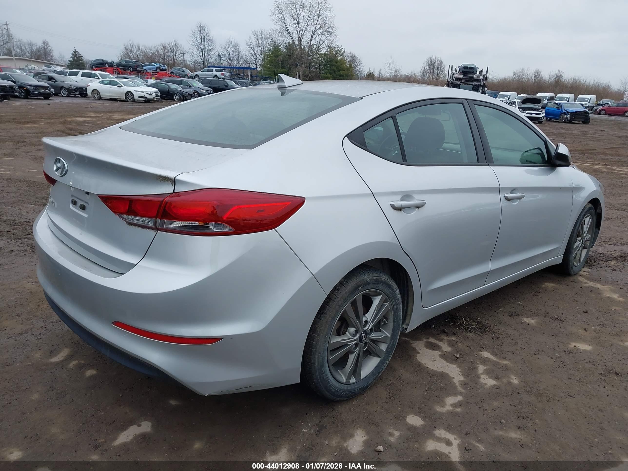 HYUNDAI ELANTRA image 4