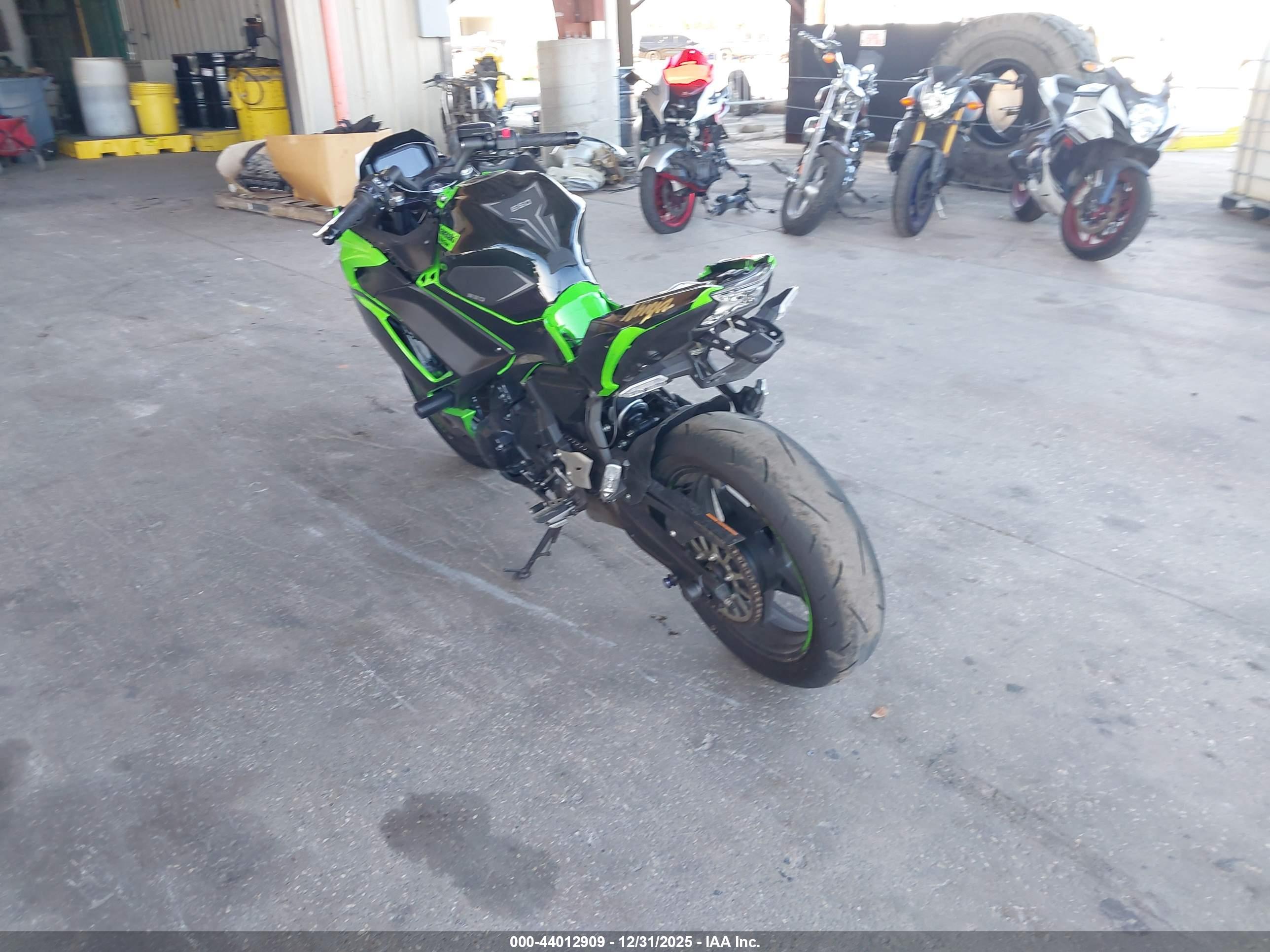 KAWASAKI EX650 image 3