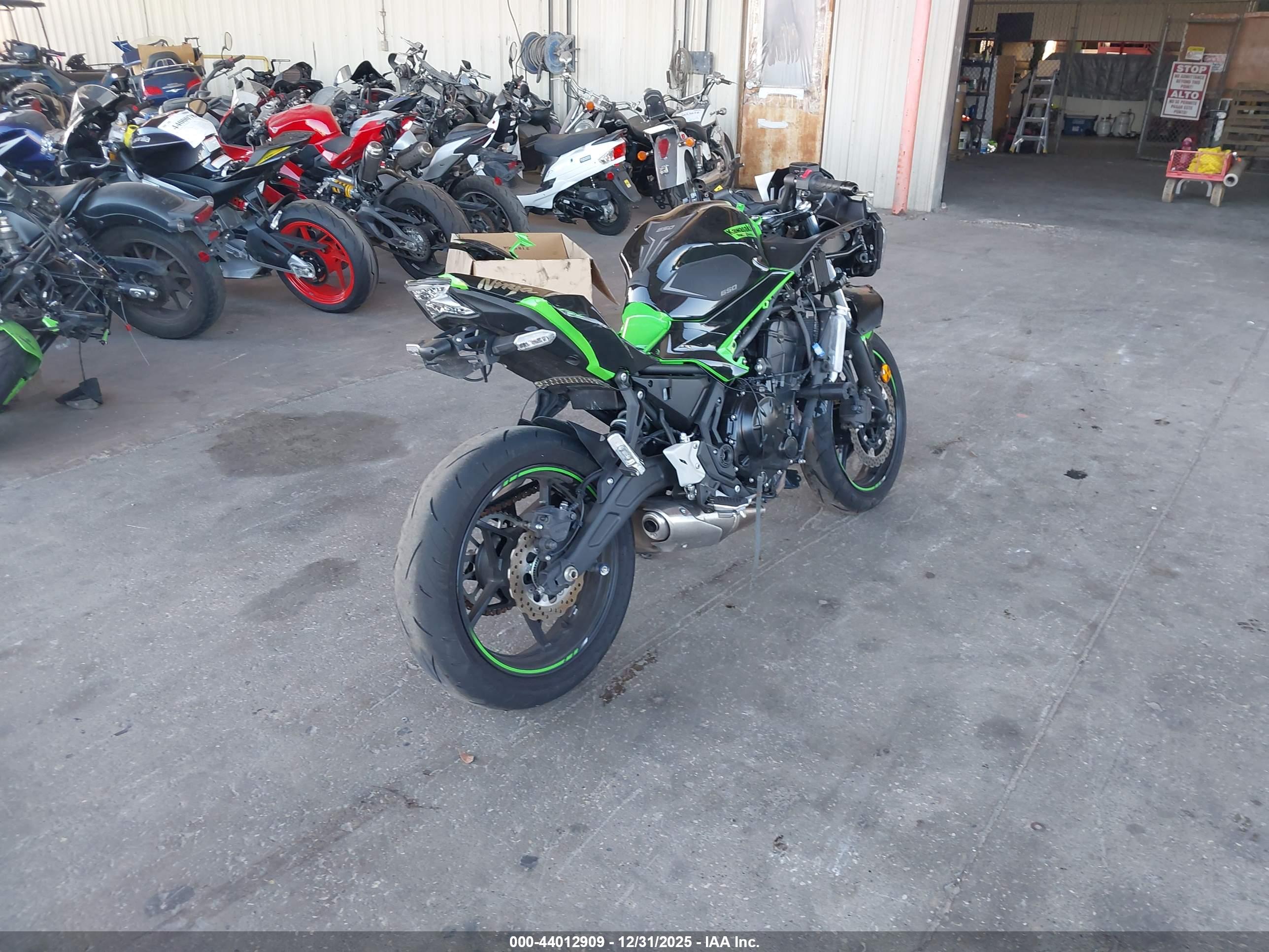 KAWASAKI EX650 image 4
