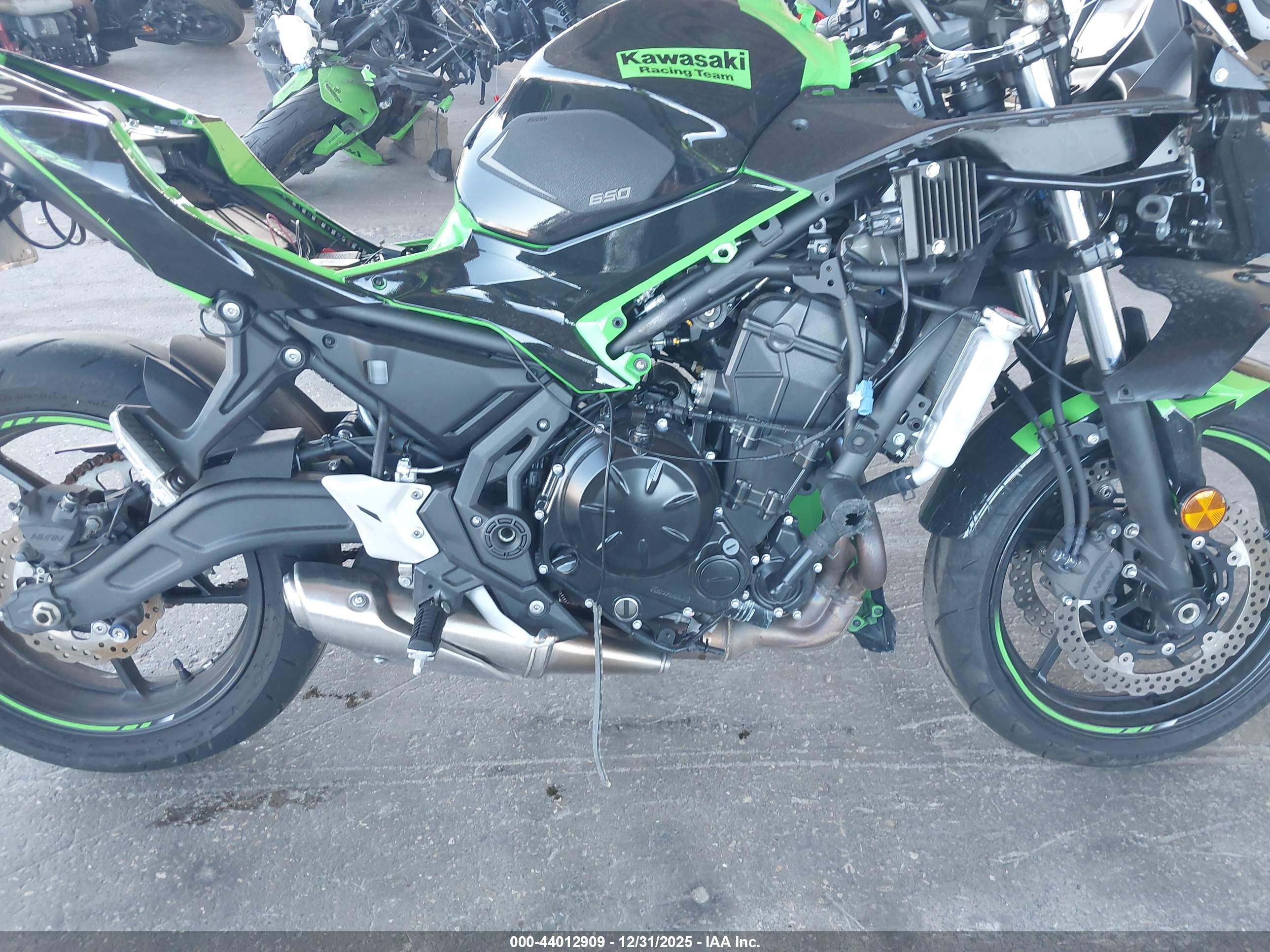 KAWASAKI EX650 image 8