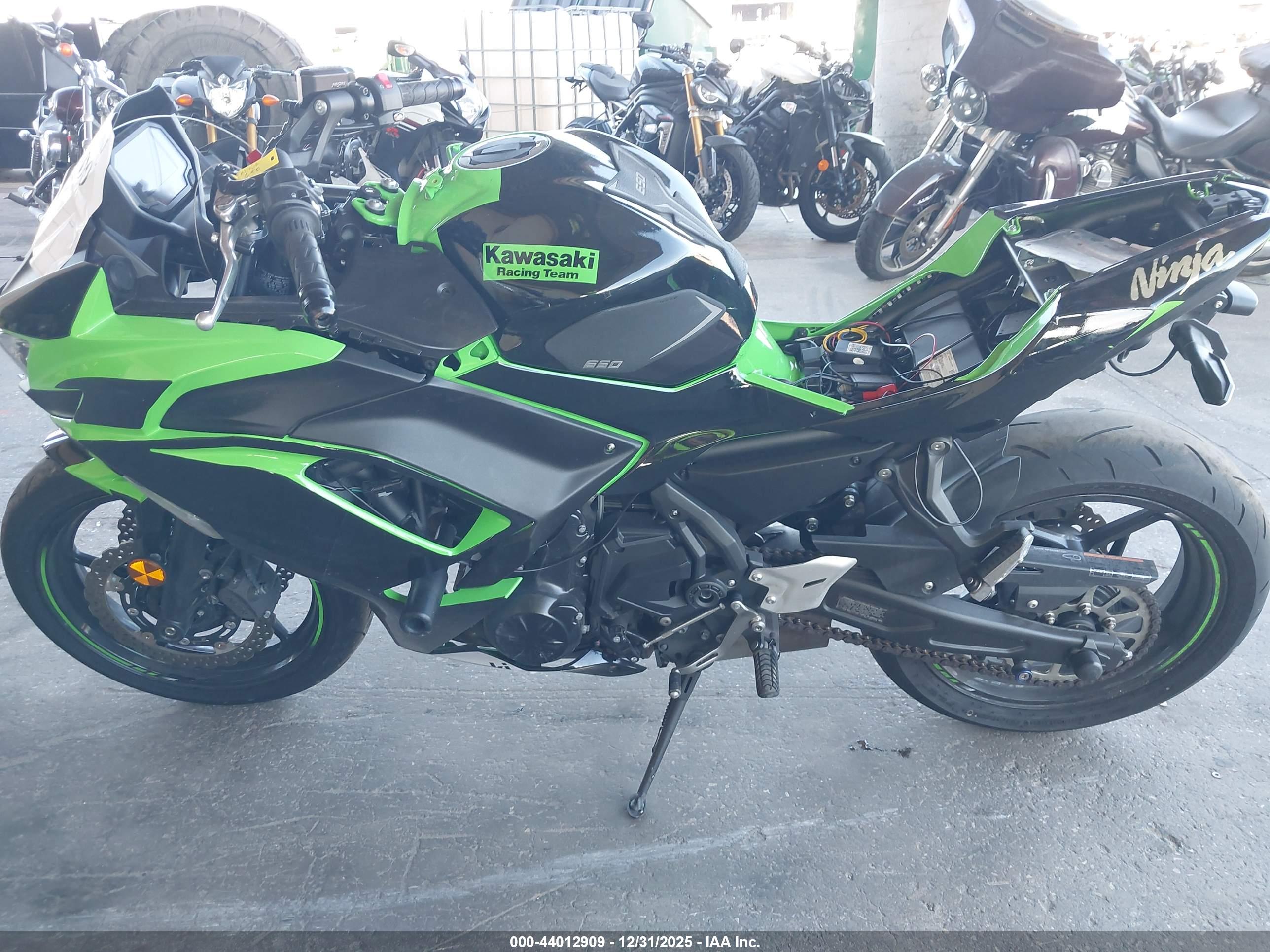 KAWASAKI EX650 image 9