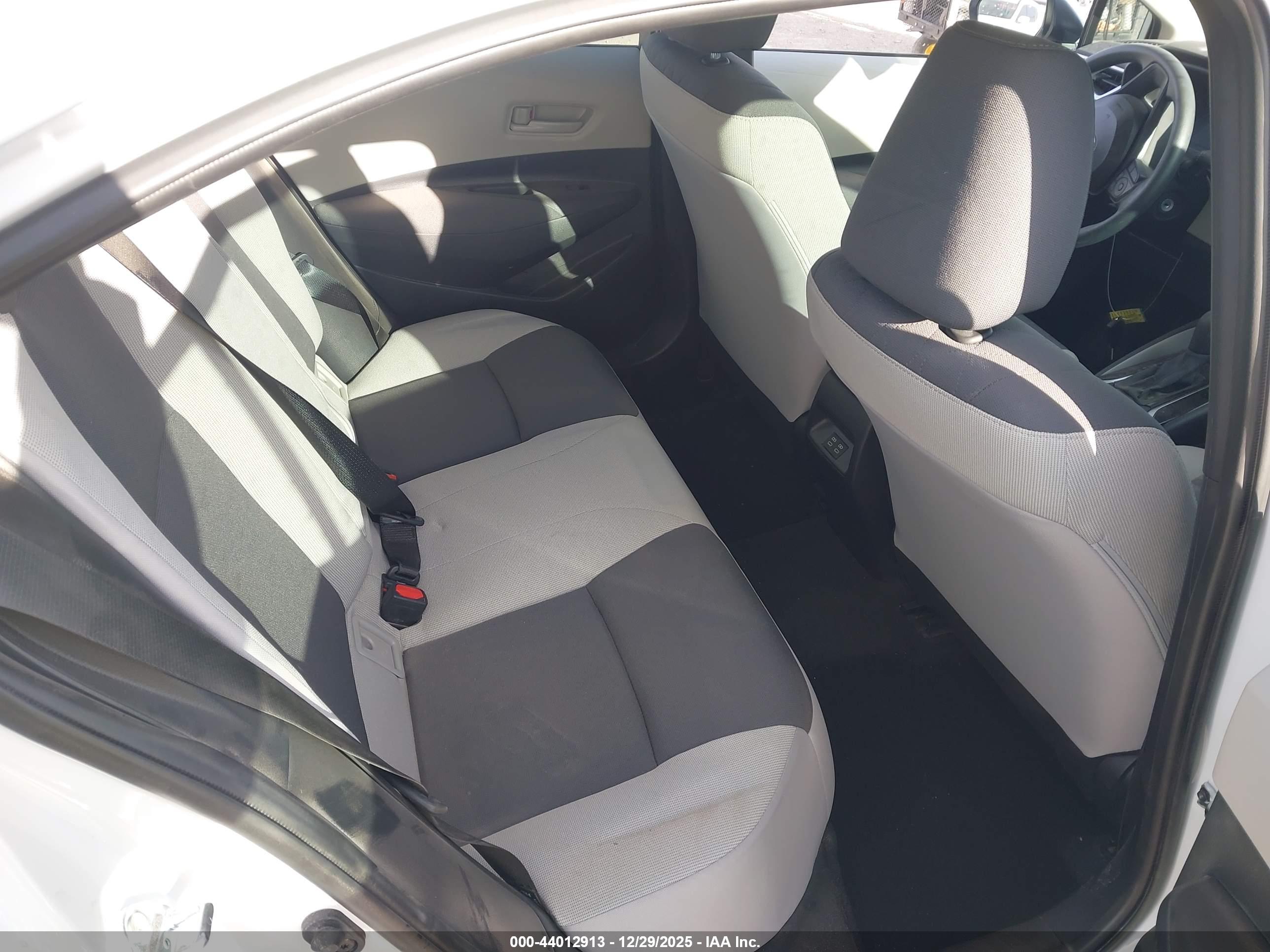 TOYOTA COROLLA image 8