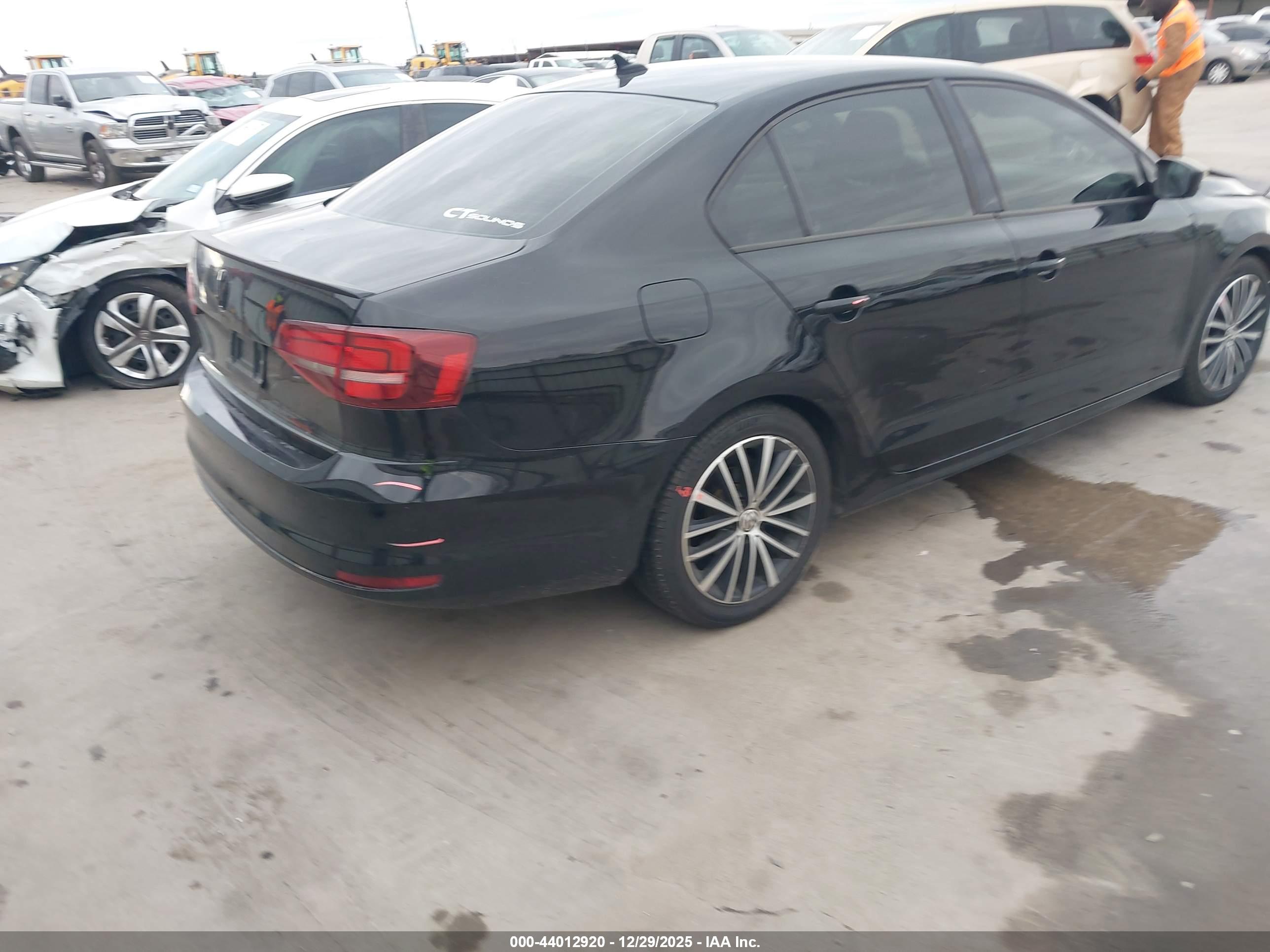 VOLKSWAGEN JETTA image 4
