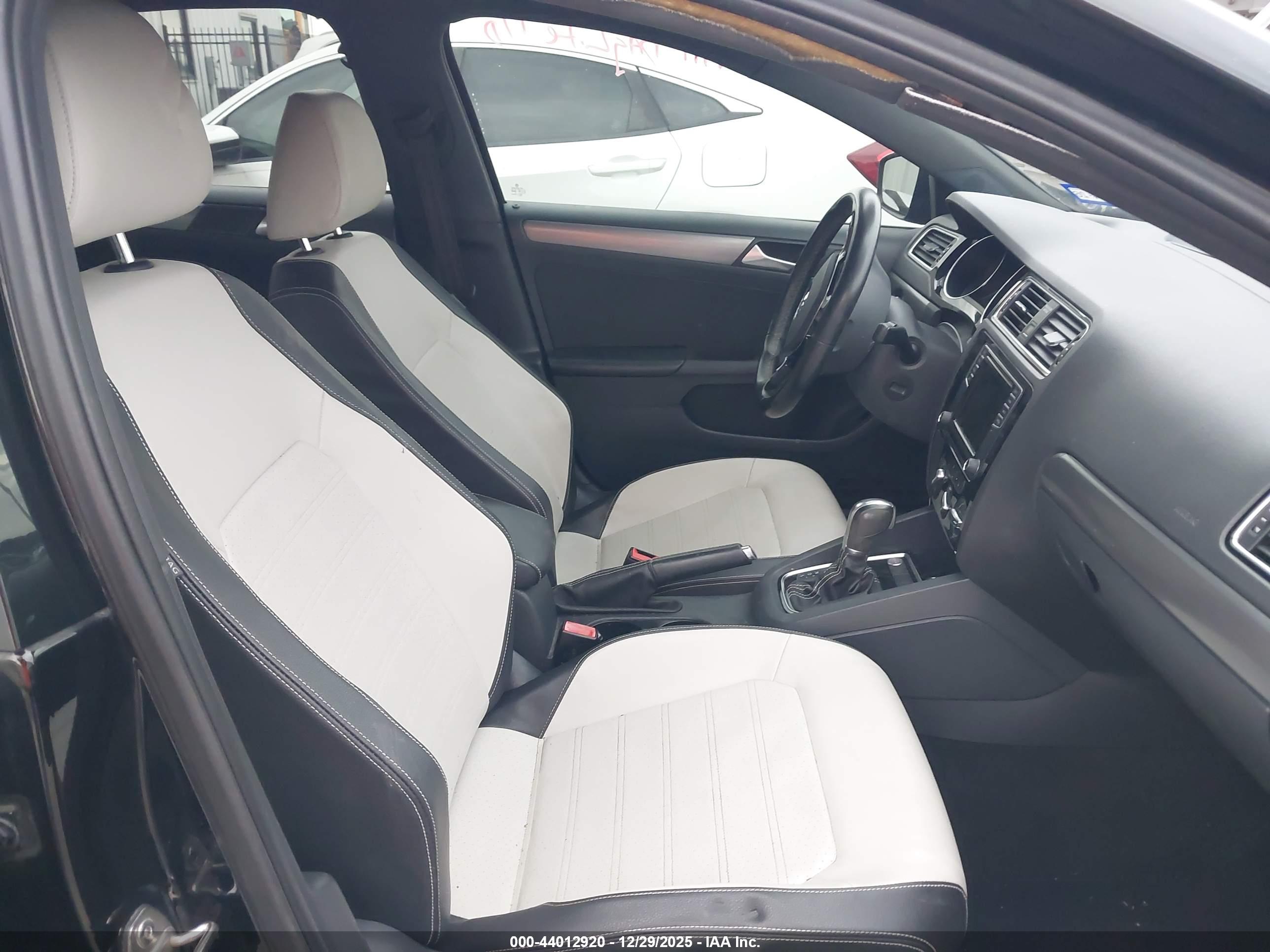 VOLKSWAGEN JETTA image 5