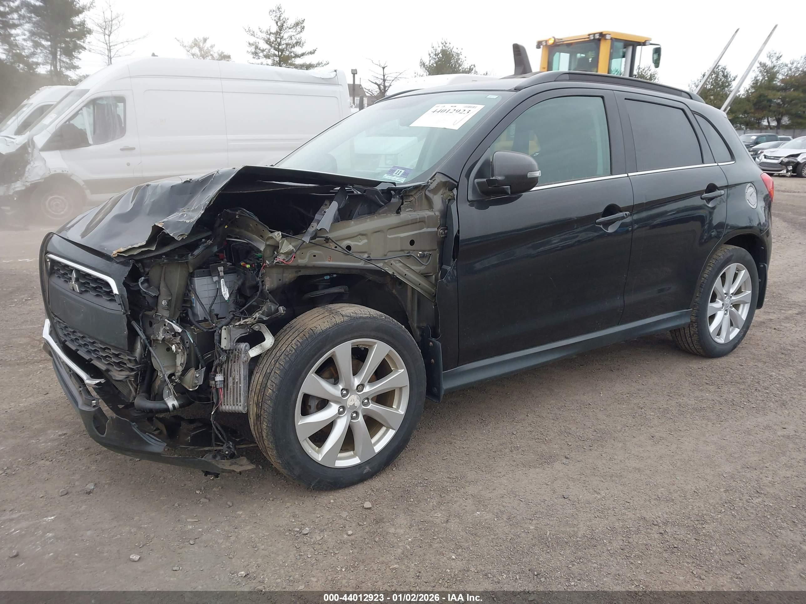 MITSUBISHI OUTLANDER image 2