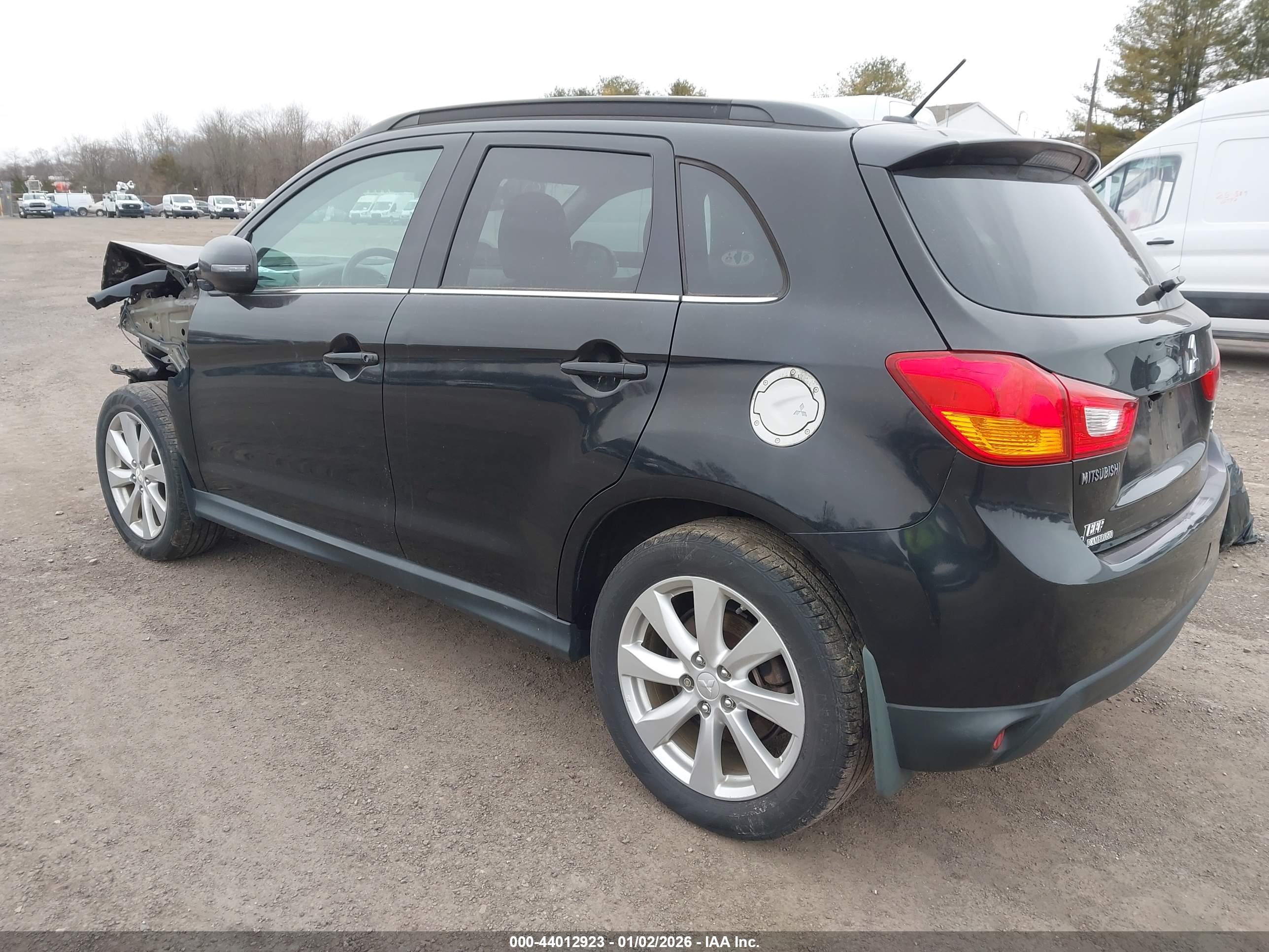 MITSUBISHI OUTLANDER image 3