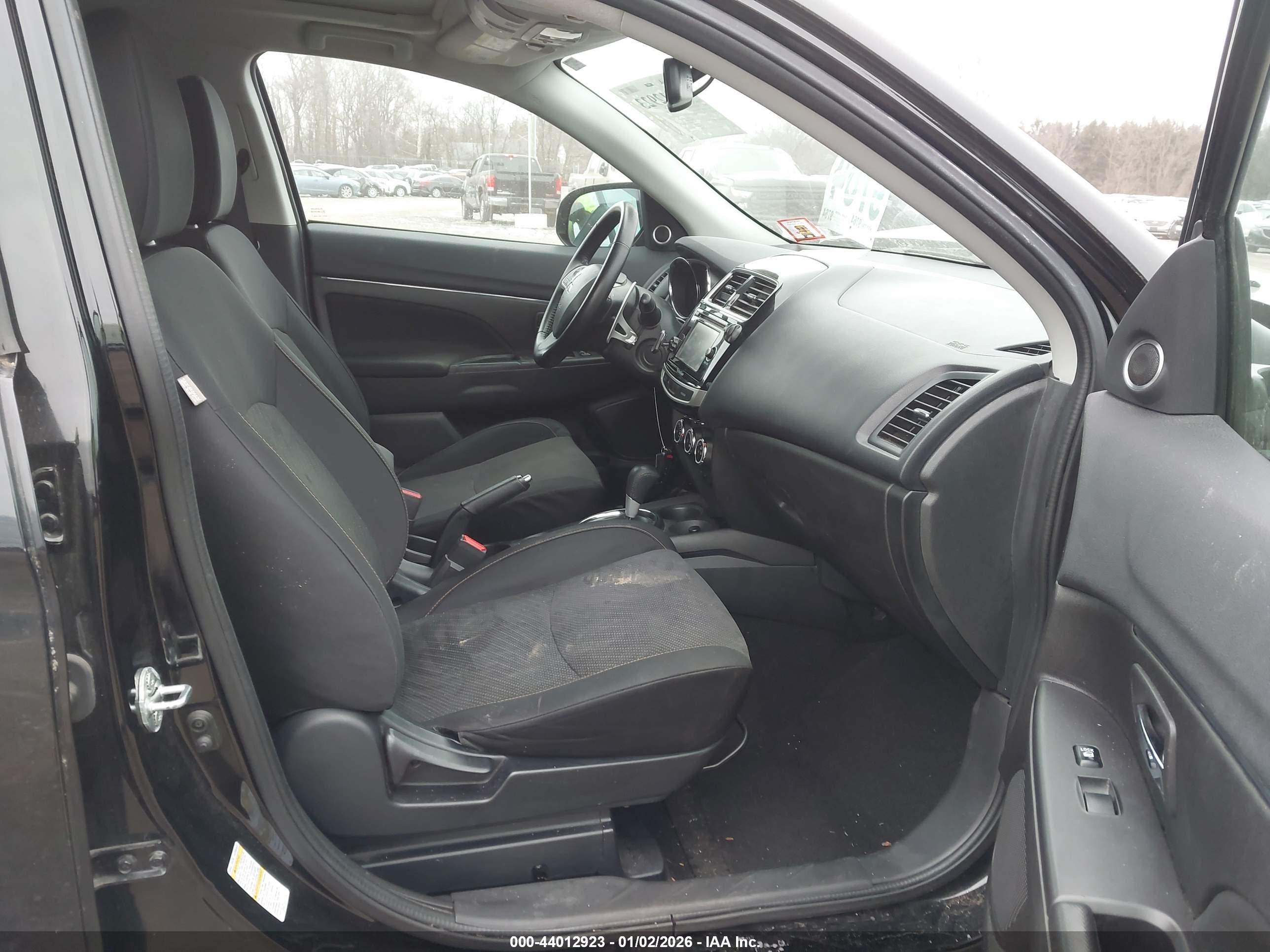 MITSUBISHI OUTLANDER image 5