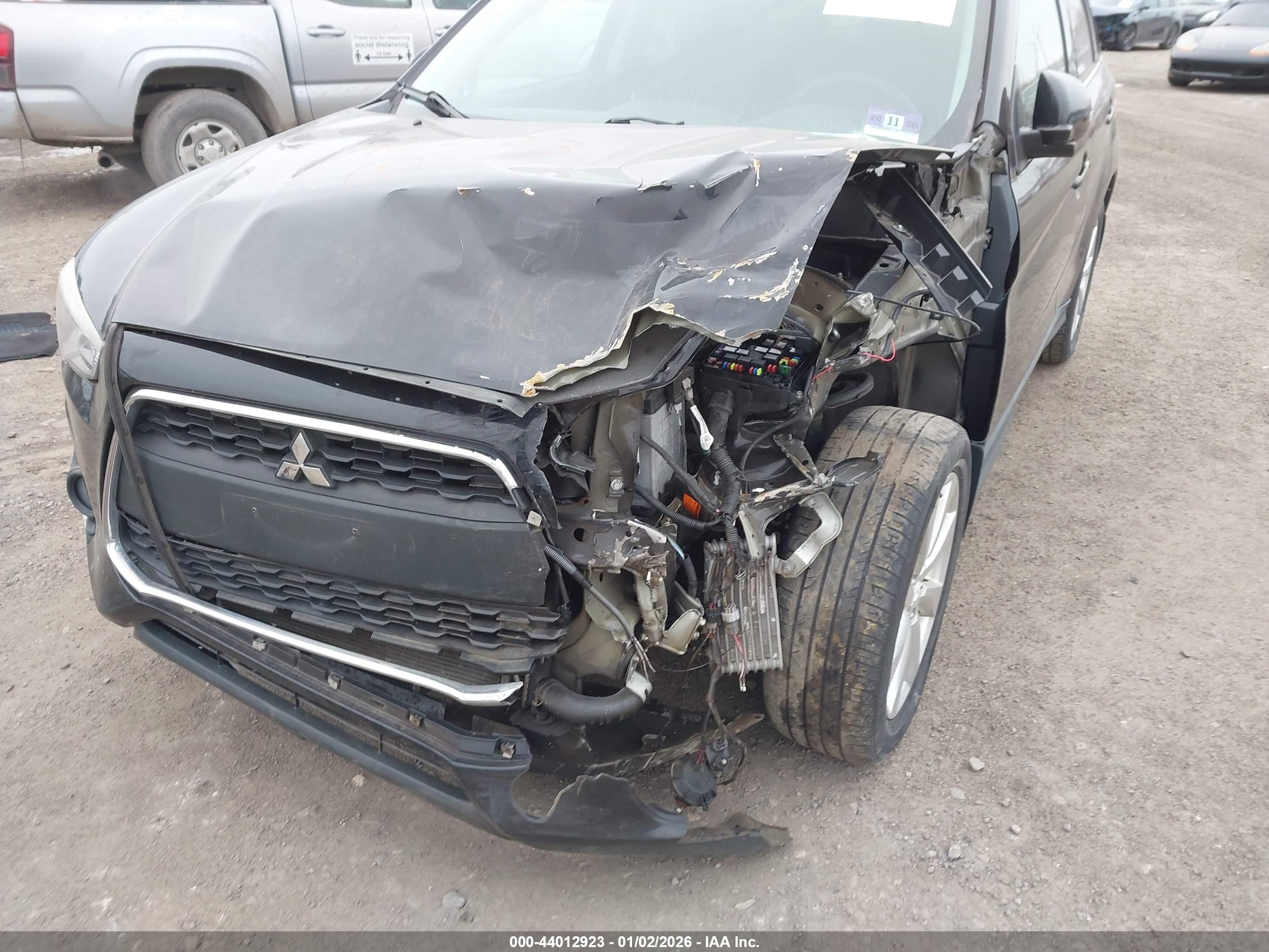 MITSUBISHI OUTLANDER image 6