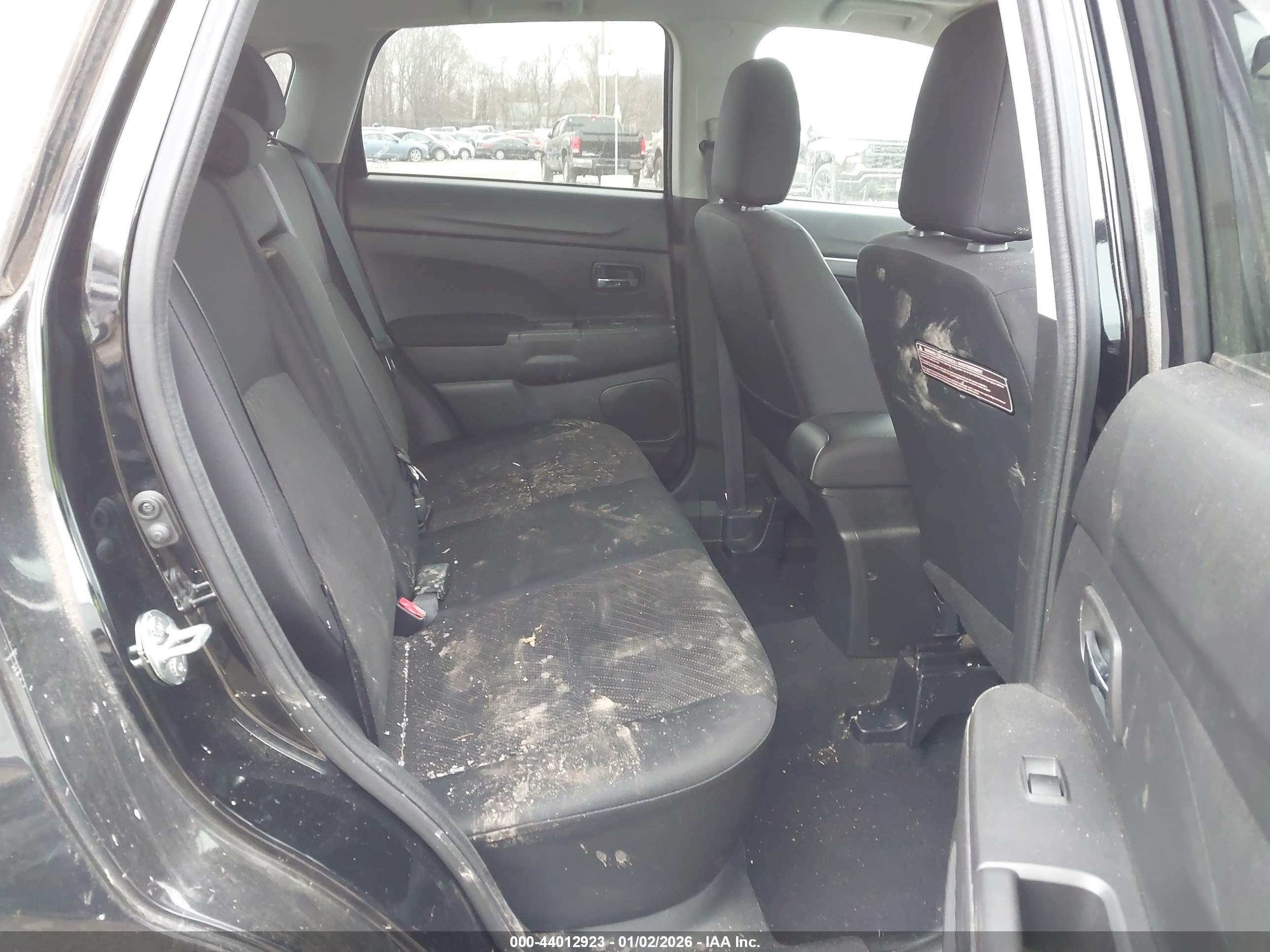 MITSUBISHI OUTLANDER image 8